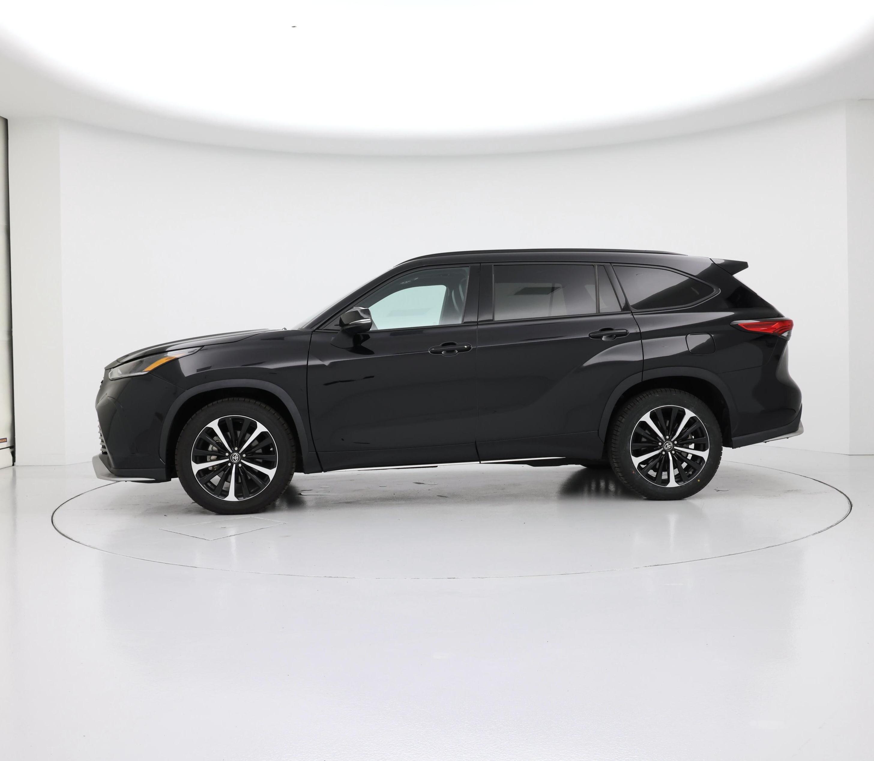 Thumbnail: 2022 Toyota Highlander - 3