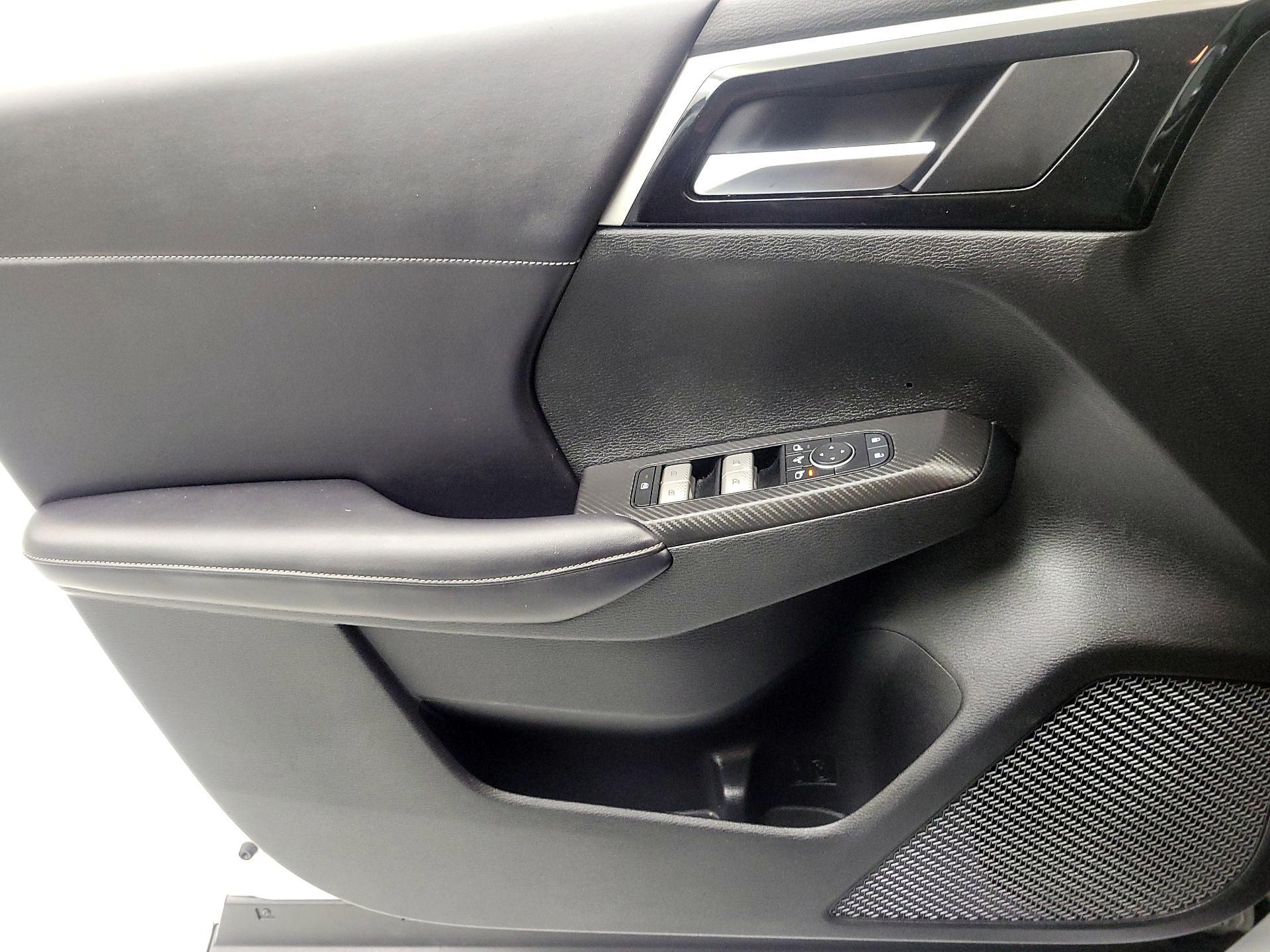 Thumbnail: 2024 Mitsubishi Outlander - 10