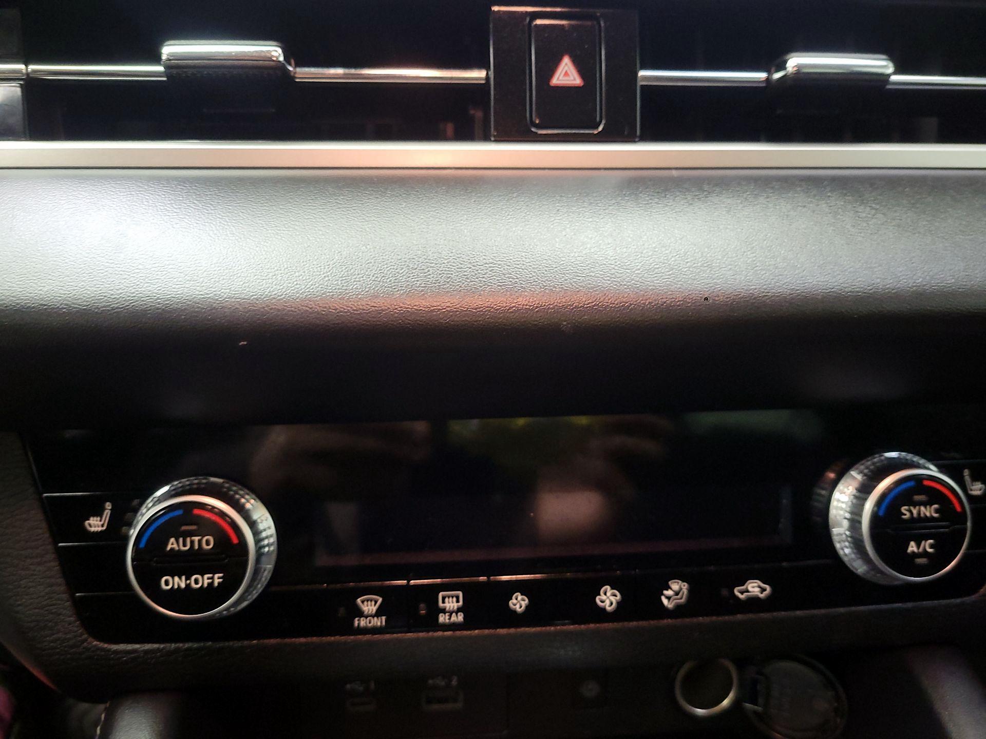 Thumbnail: 2024 Mitsubishi Outlander - 14