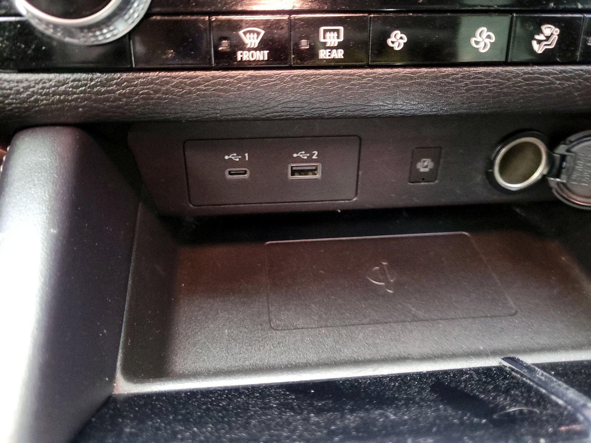 Thumbnail: 2024 Mitsubishi Outlander - 16