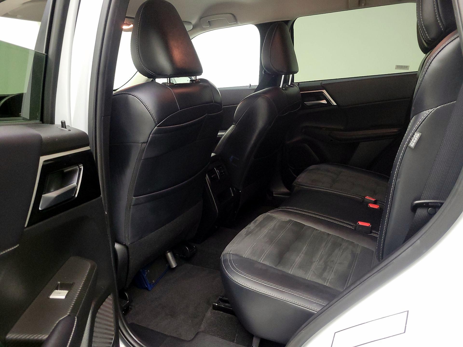 Thumbnail: 2024 Mitsubishi Outlander - 17