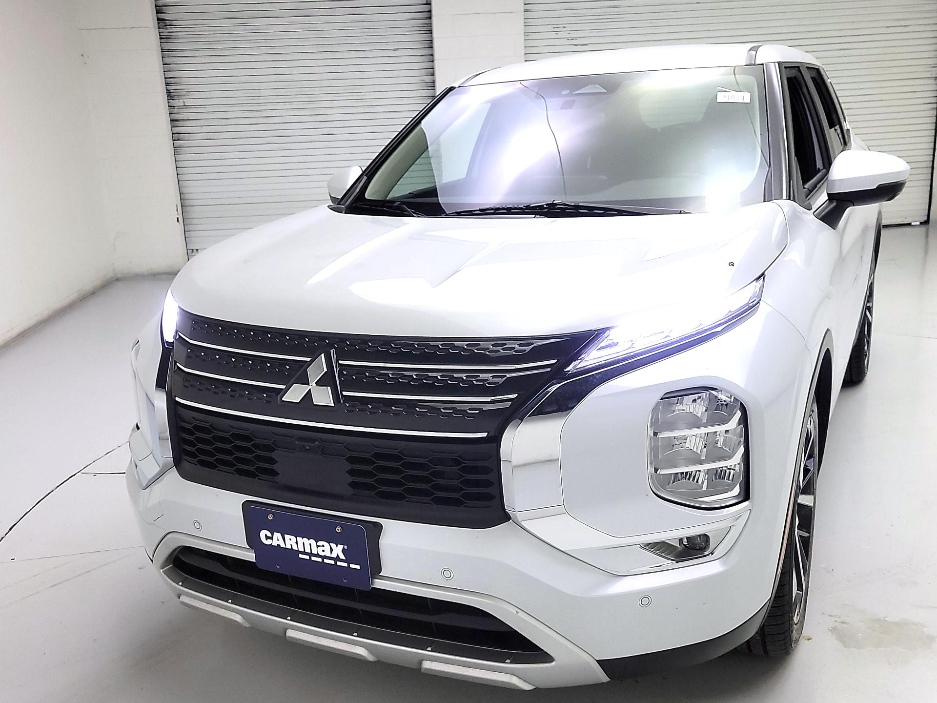 Thumbnail: 2024 Mitsubishi Outlander - 3