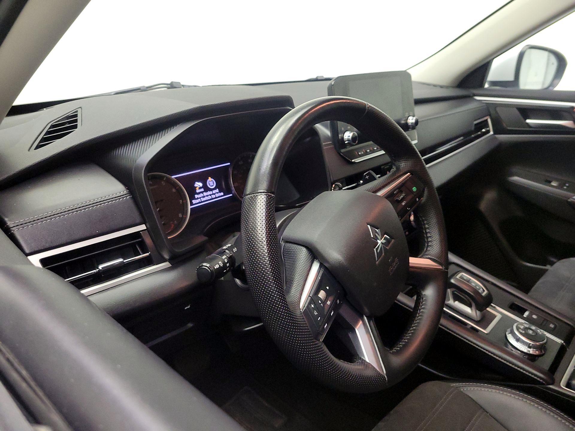 Thumbnail: 2024 Mitsubishi Outlander - 8