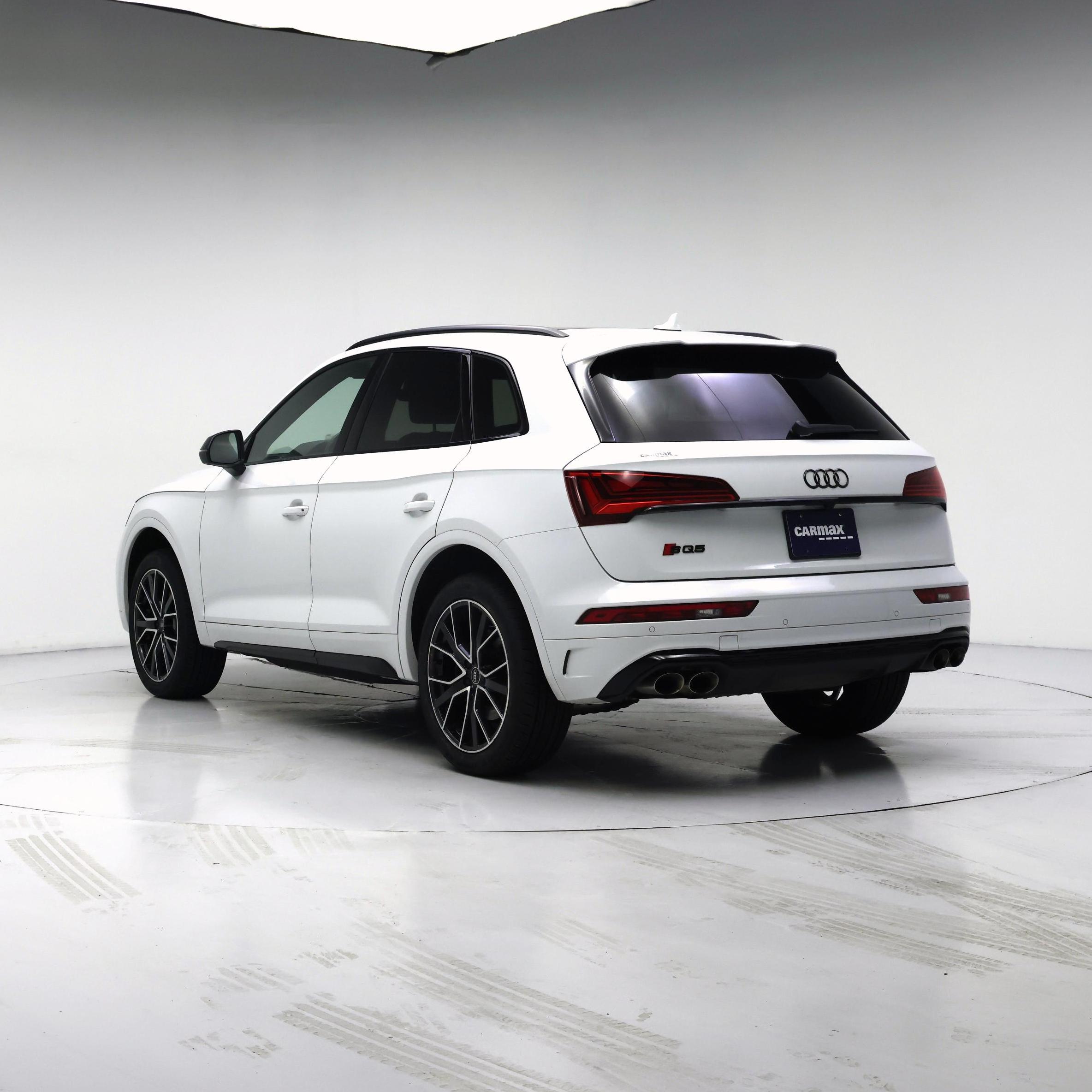 Thumbnail: 2022 Audi SQ5 - 2