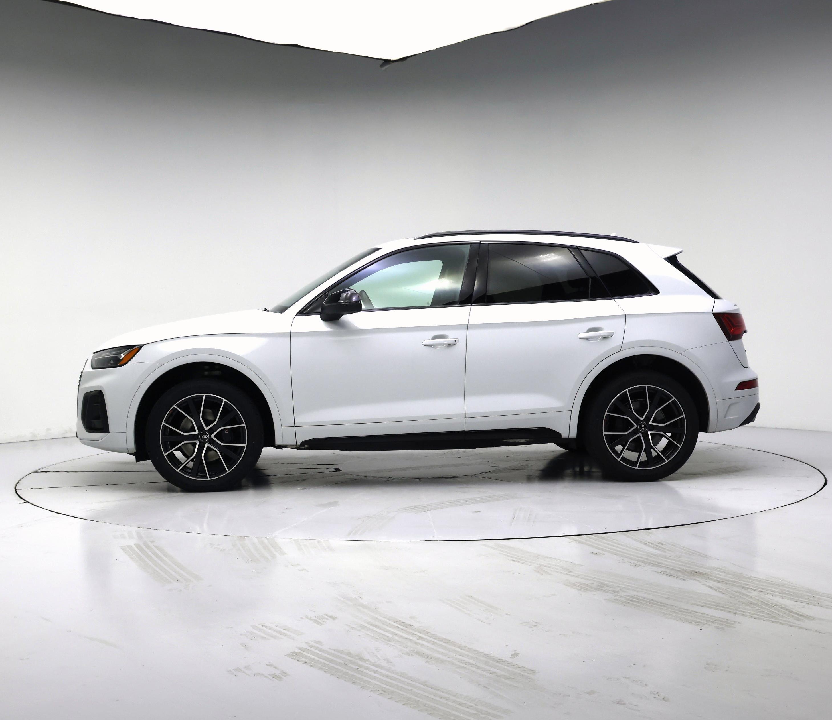 Thumbnail: 2022 Audi SQ5 - 3