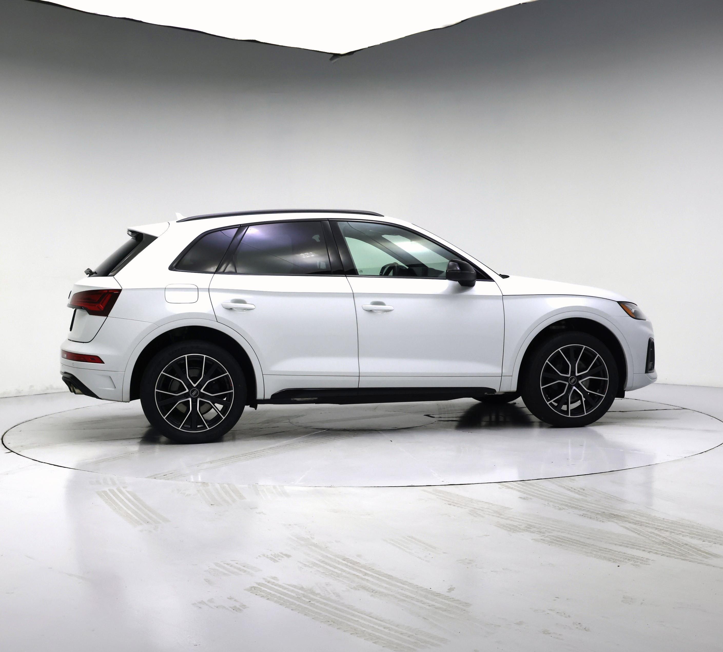 Thumbnail: 2022 Audi SQ5 - 7