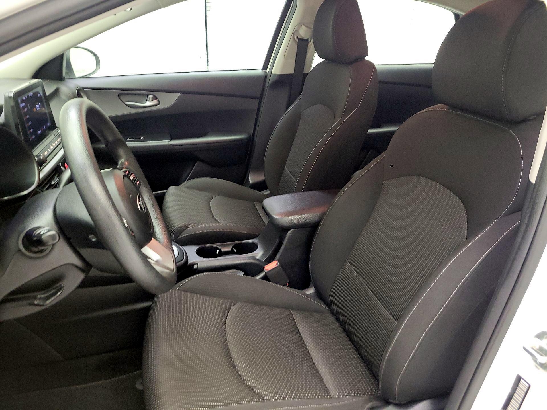 Thumbnail: 2019 Kia Forte - 9