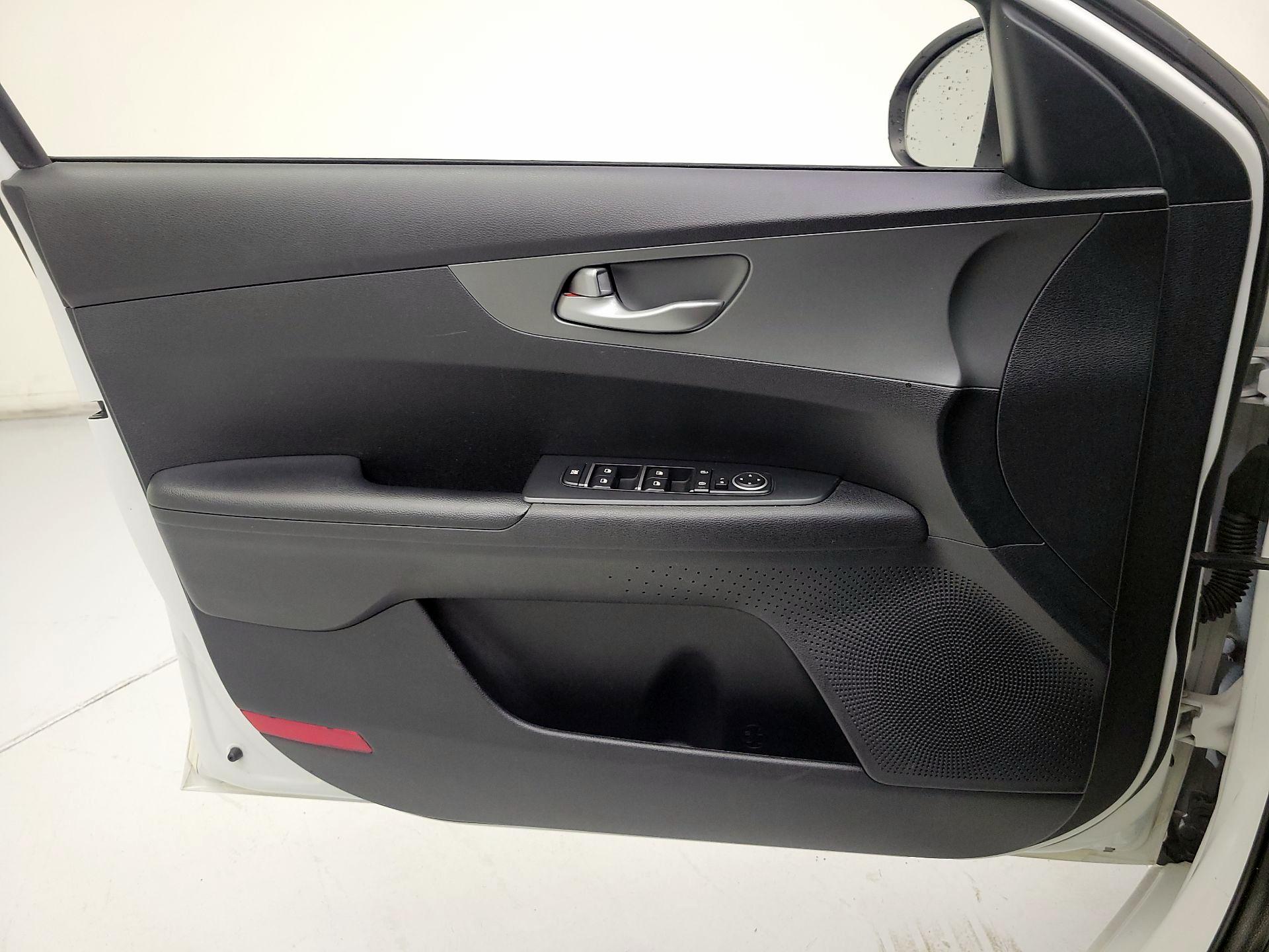 Thumbnail: 2019 Kia Forte - 10