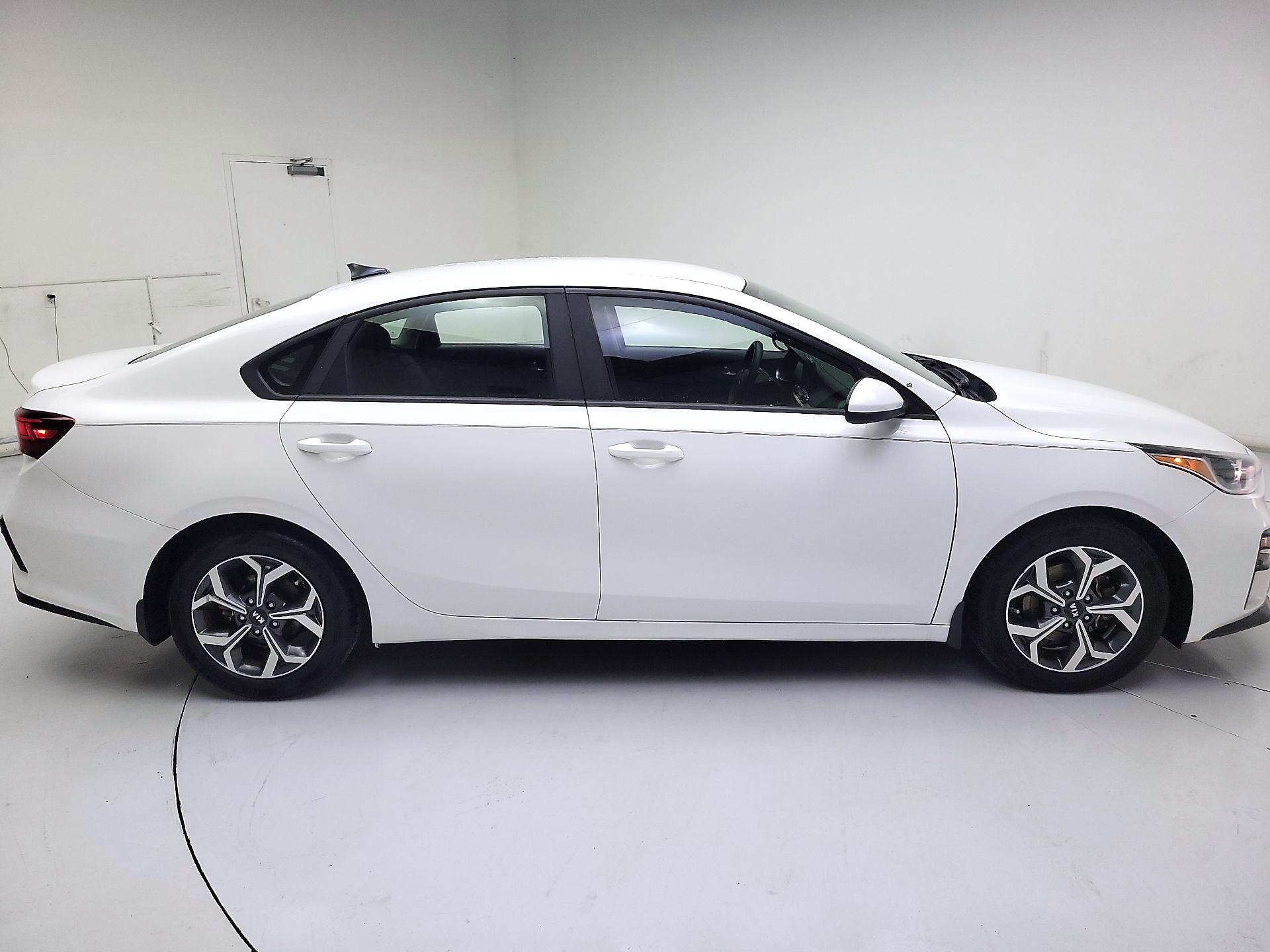 Thumbnail: 2019 Kia Forte - 4