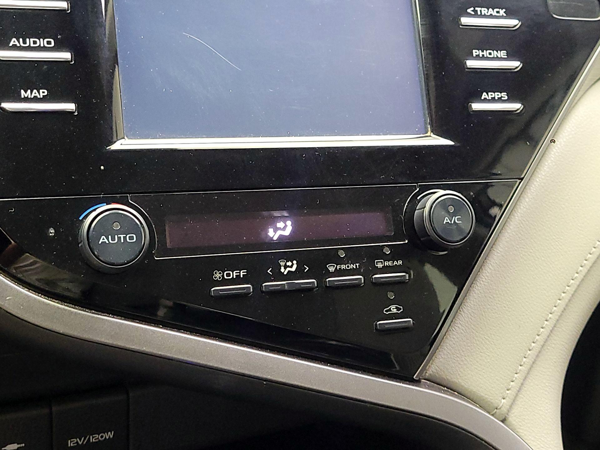 Thumbnail: 2019 Toyota Camry - 14