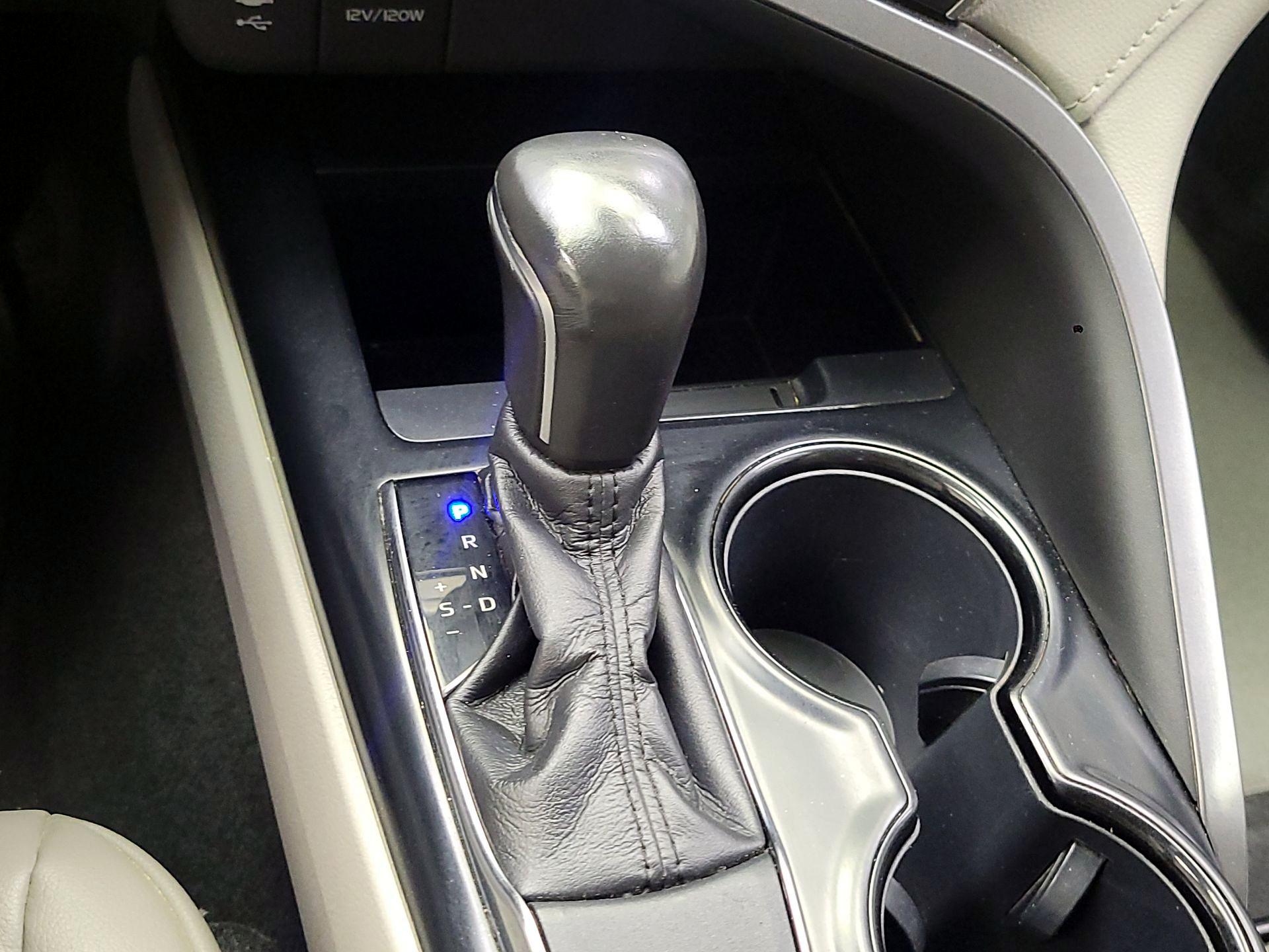 Thumbnail: 2019 Toyota Camry - 15