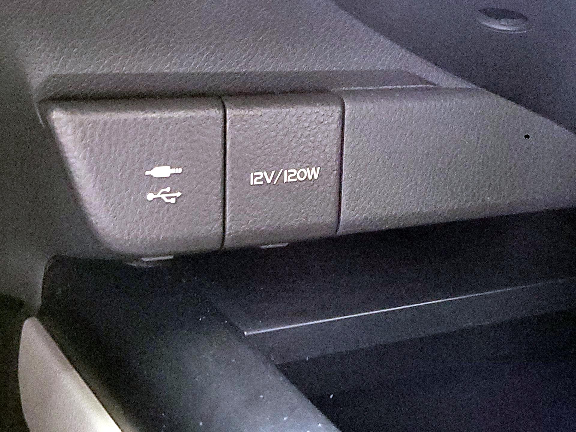 Thumbnail: 2019 Toyota Camry - 16