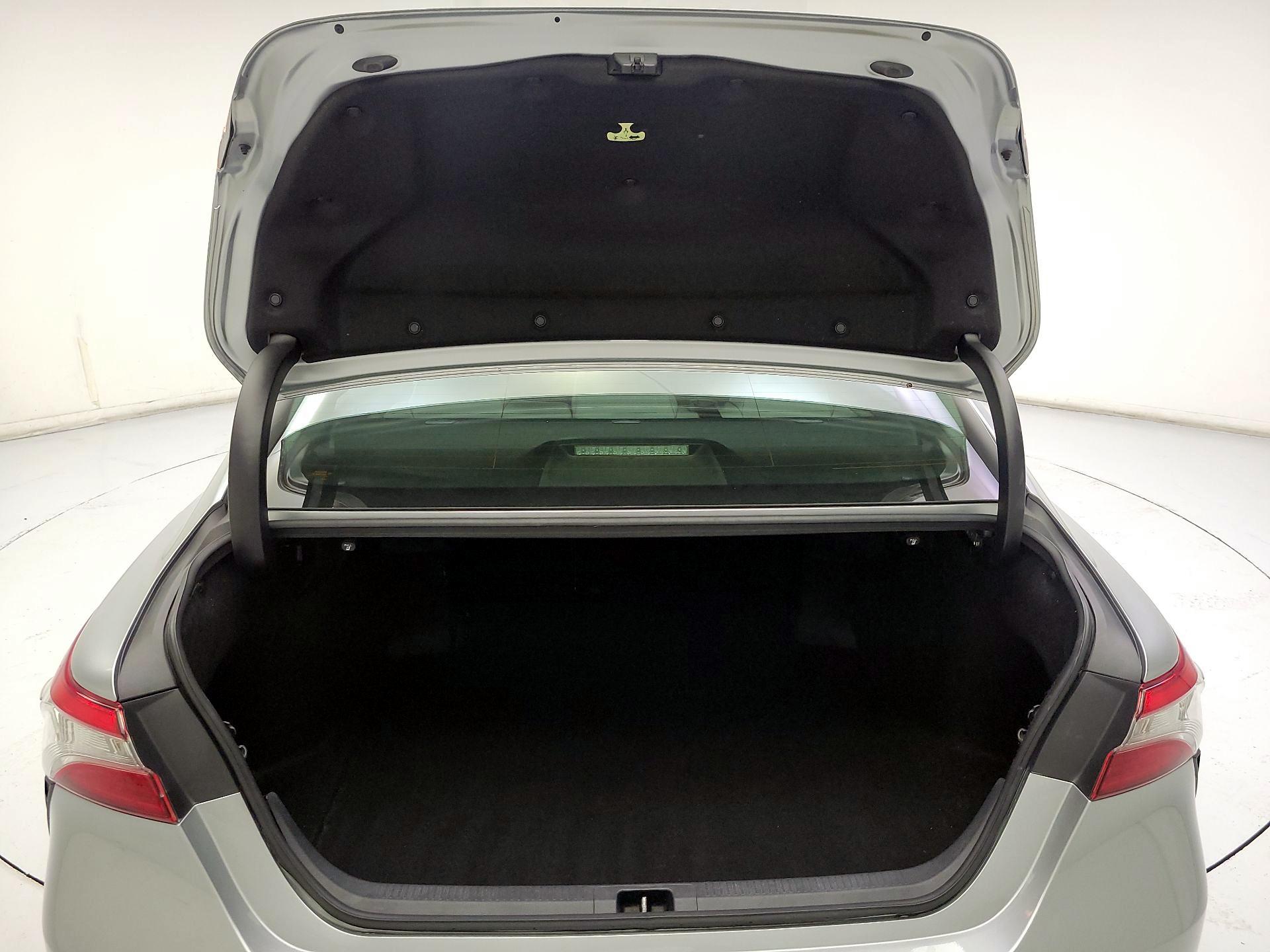 Thumbnail: 2019 Toyota Camry - 18