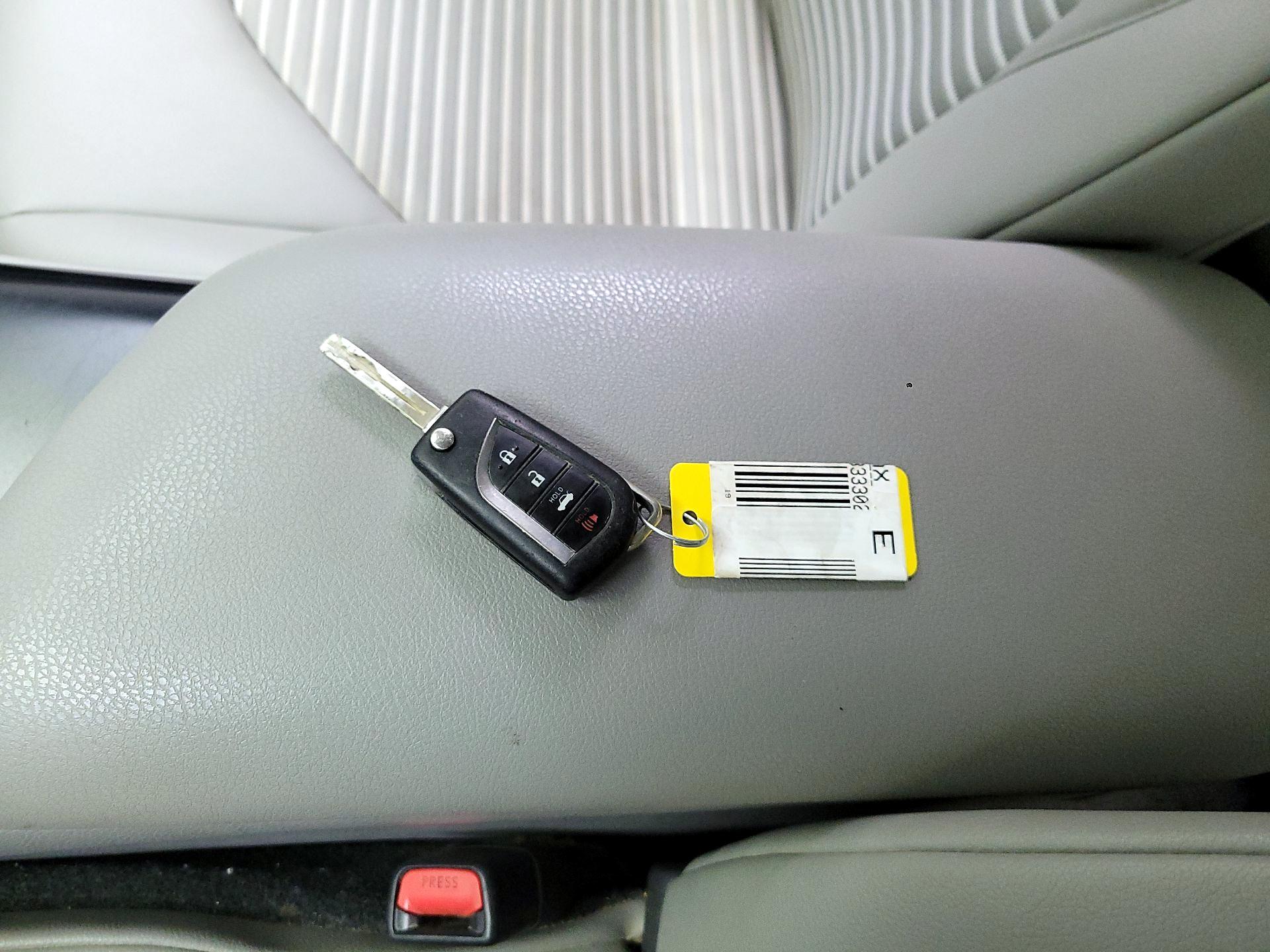 Thumbnail: 2019 Toyota Camry - 20