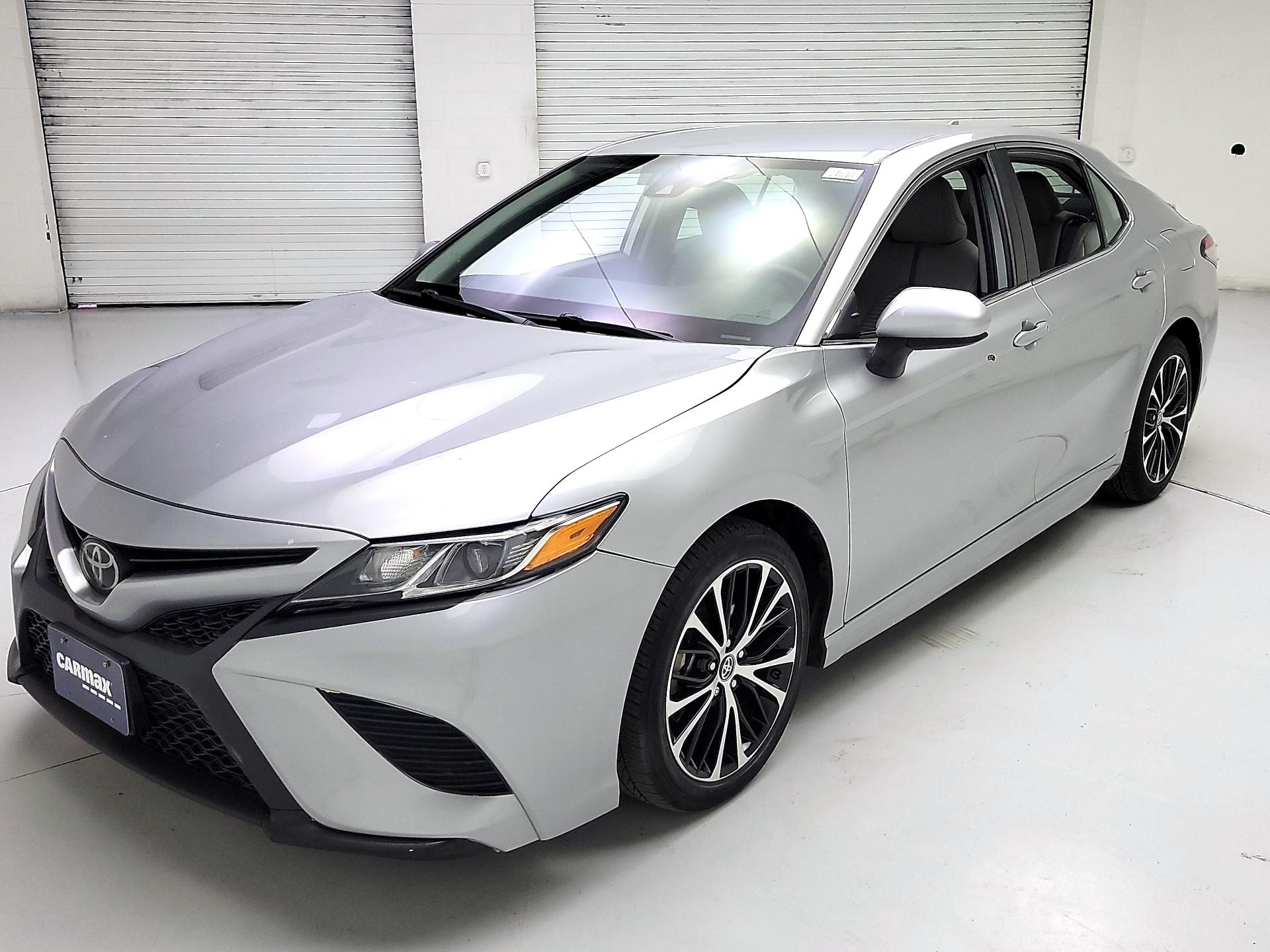 Thumbnail: 2019 Toyota Camry - 3