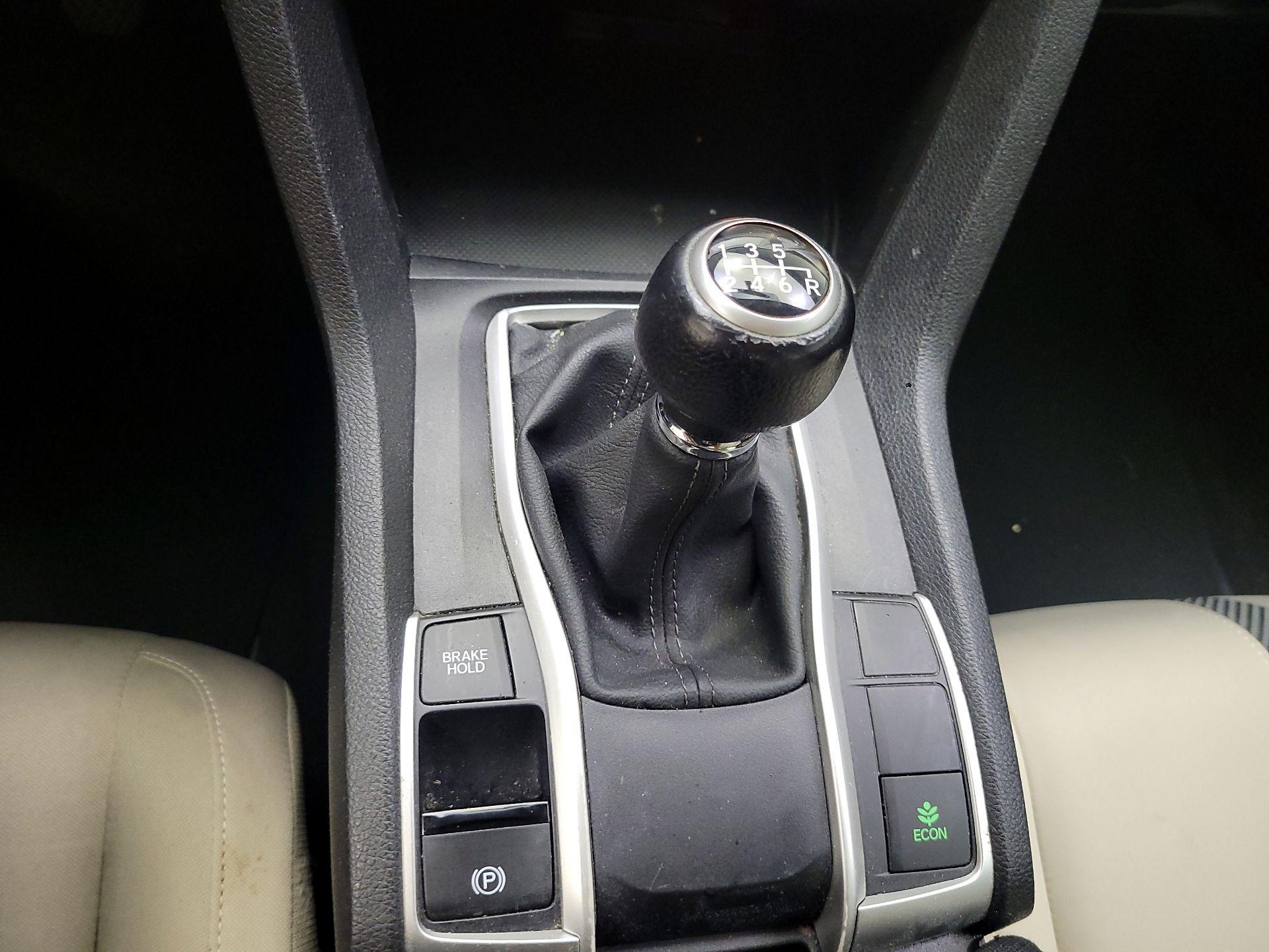 Thumbnail: 2016 Honda Civic - 15