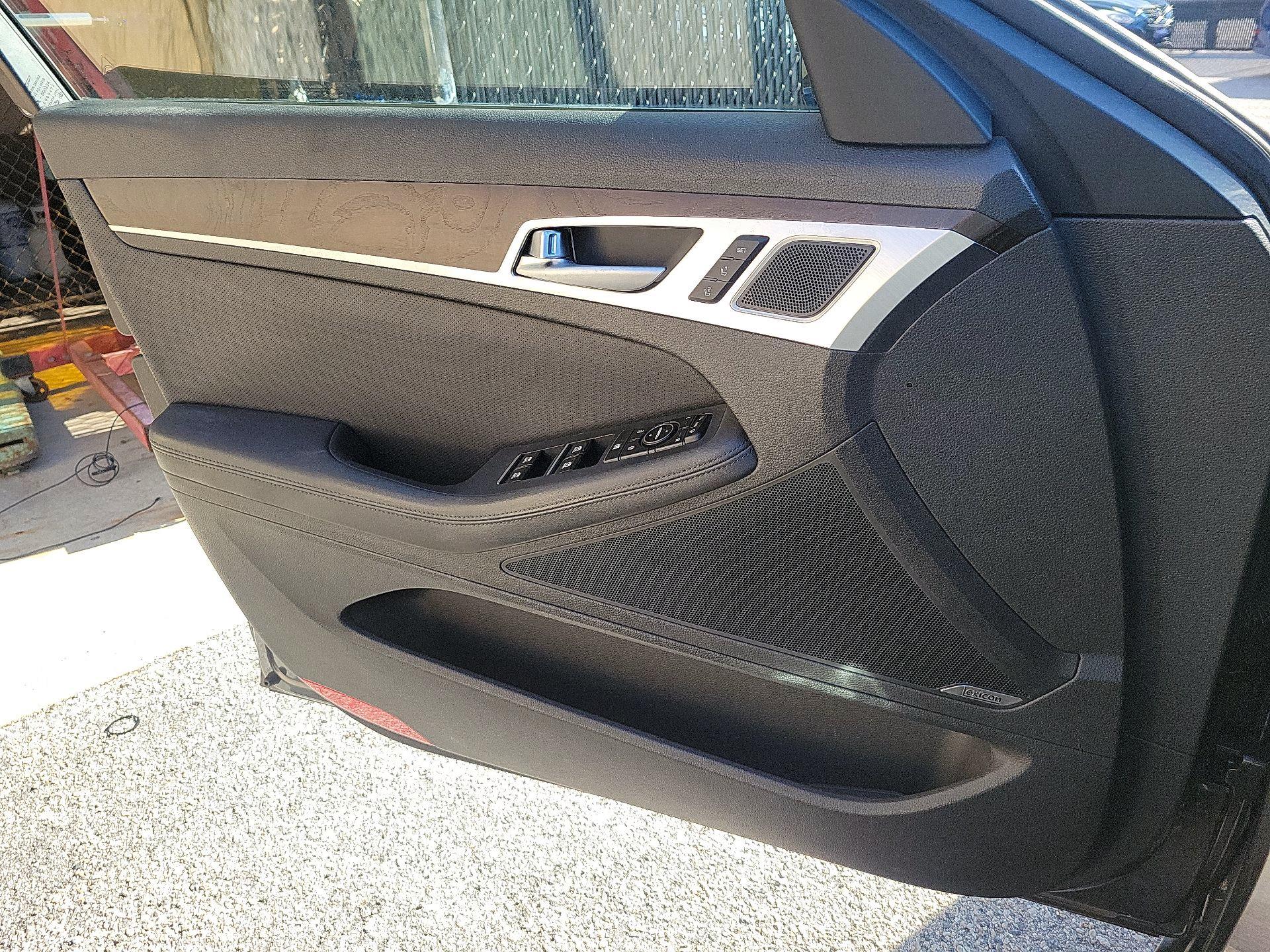 Thumbnail: 2017 Genesis G80 - 10