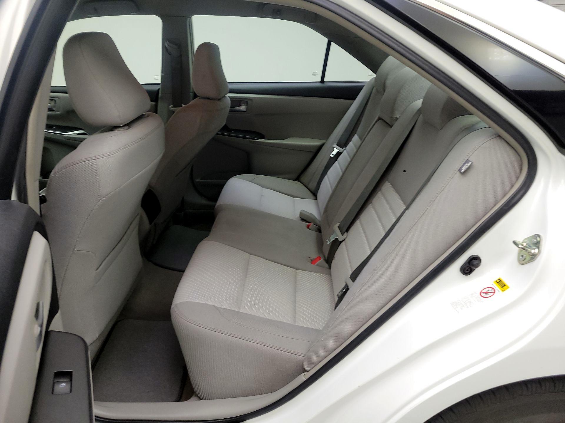 Thumbnail: 2016 Toyota Camry - 17