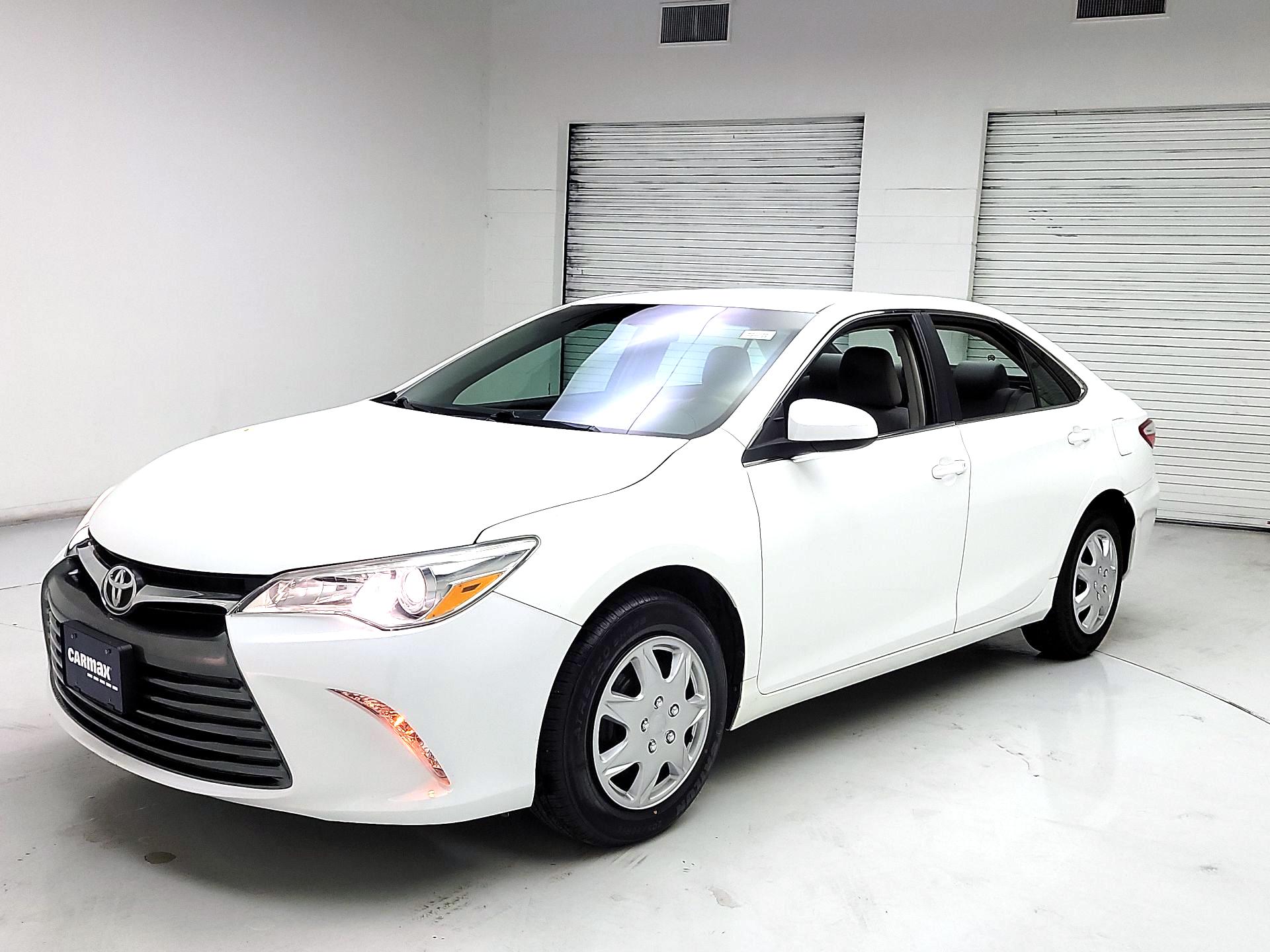 Thumbnail: 2016 Toyota Camry - 3