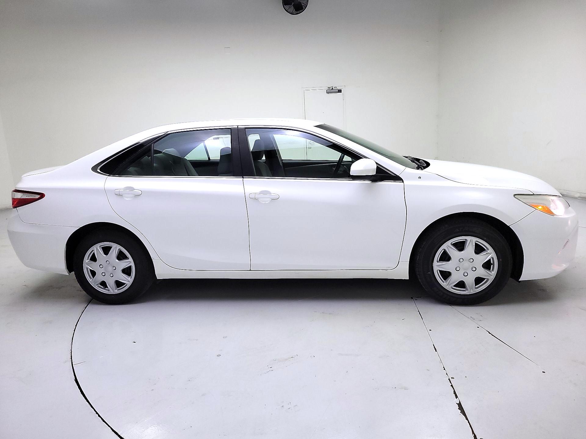 Thumbnail: 2016 Toyota Camry - 4