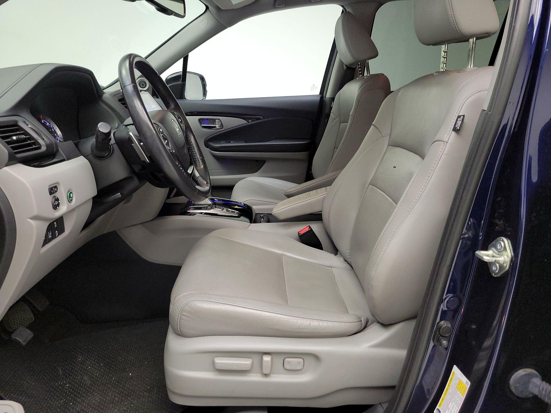 Thumbnail: 2018 Honda Pilot - 9