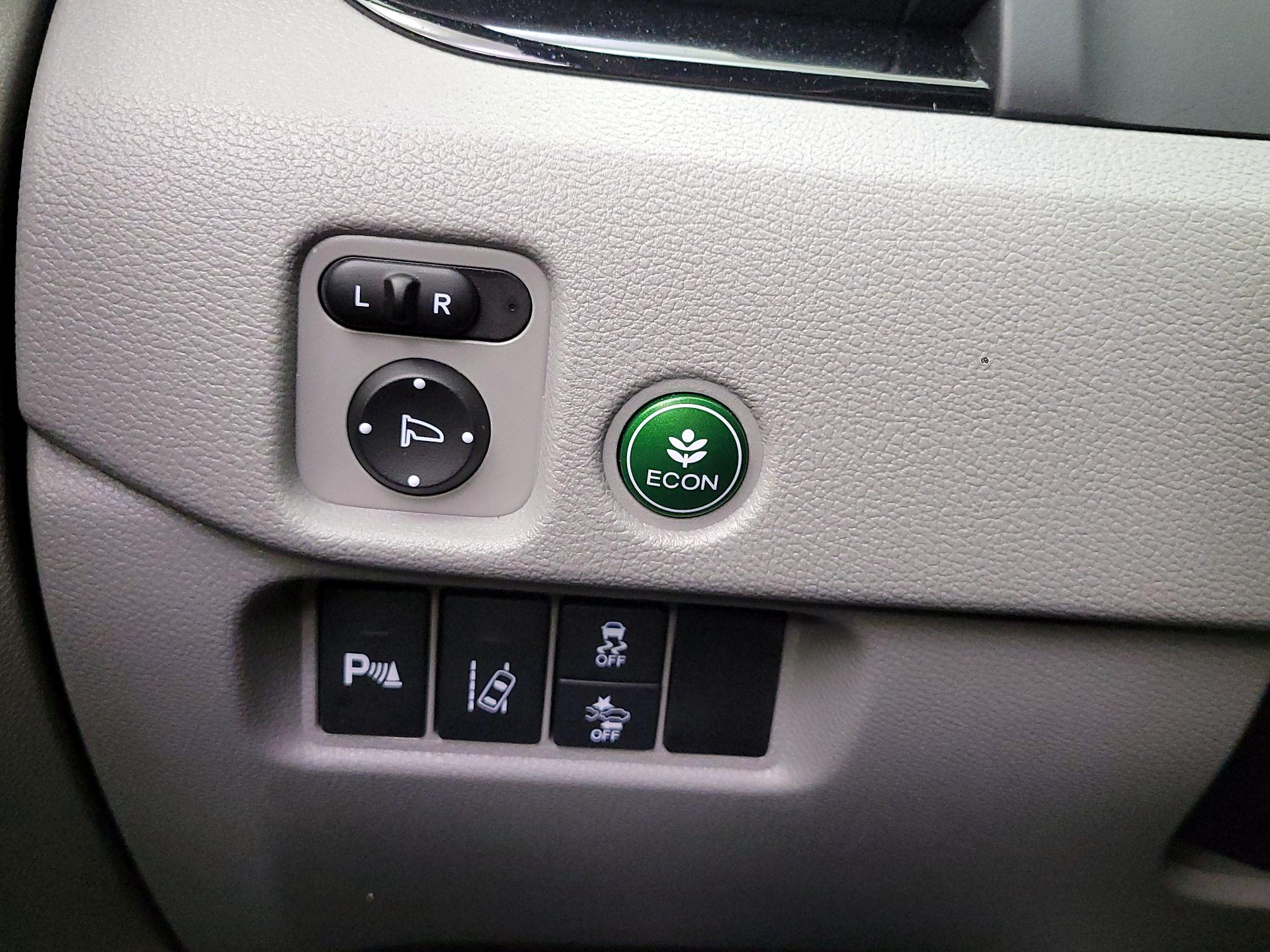 Thumbnail: 2018 Honda Pilot - 11