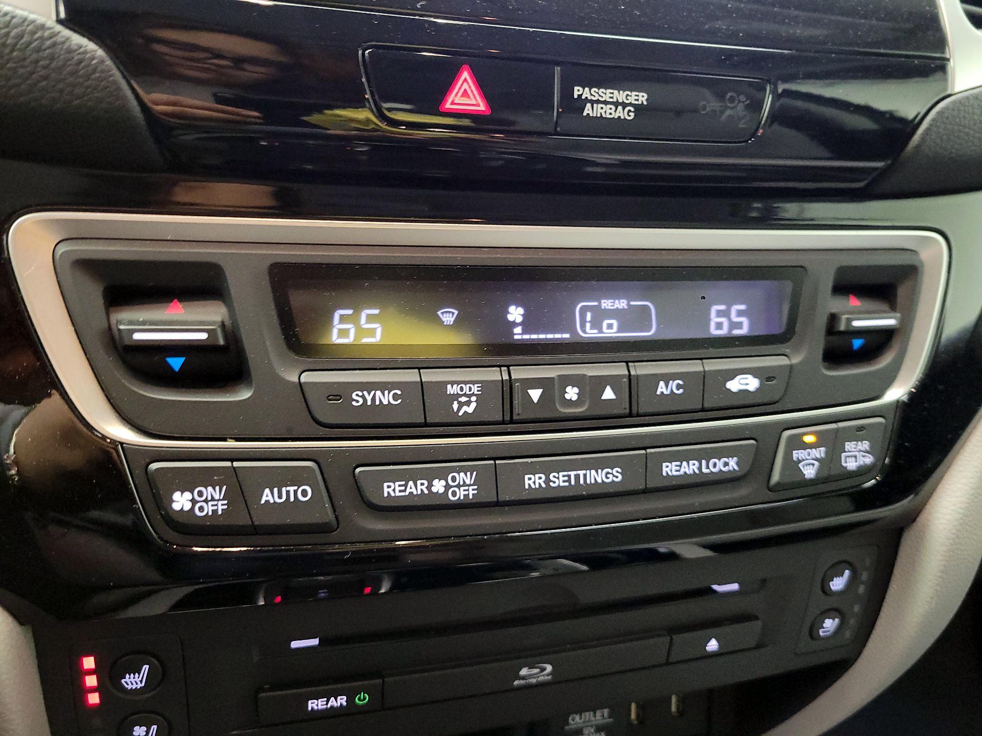 Thumbnail: 2018 Honda Pilot - 15