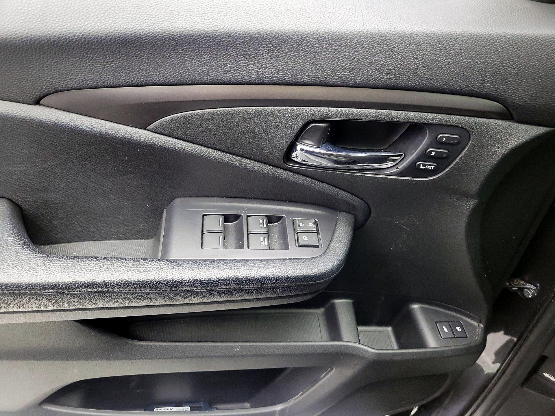 Thumbnail: 2019 Honda Pilot - 10