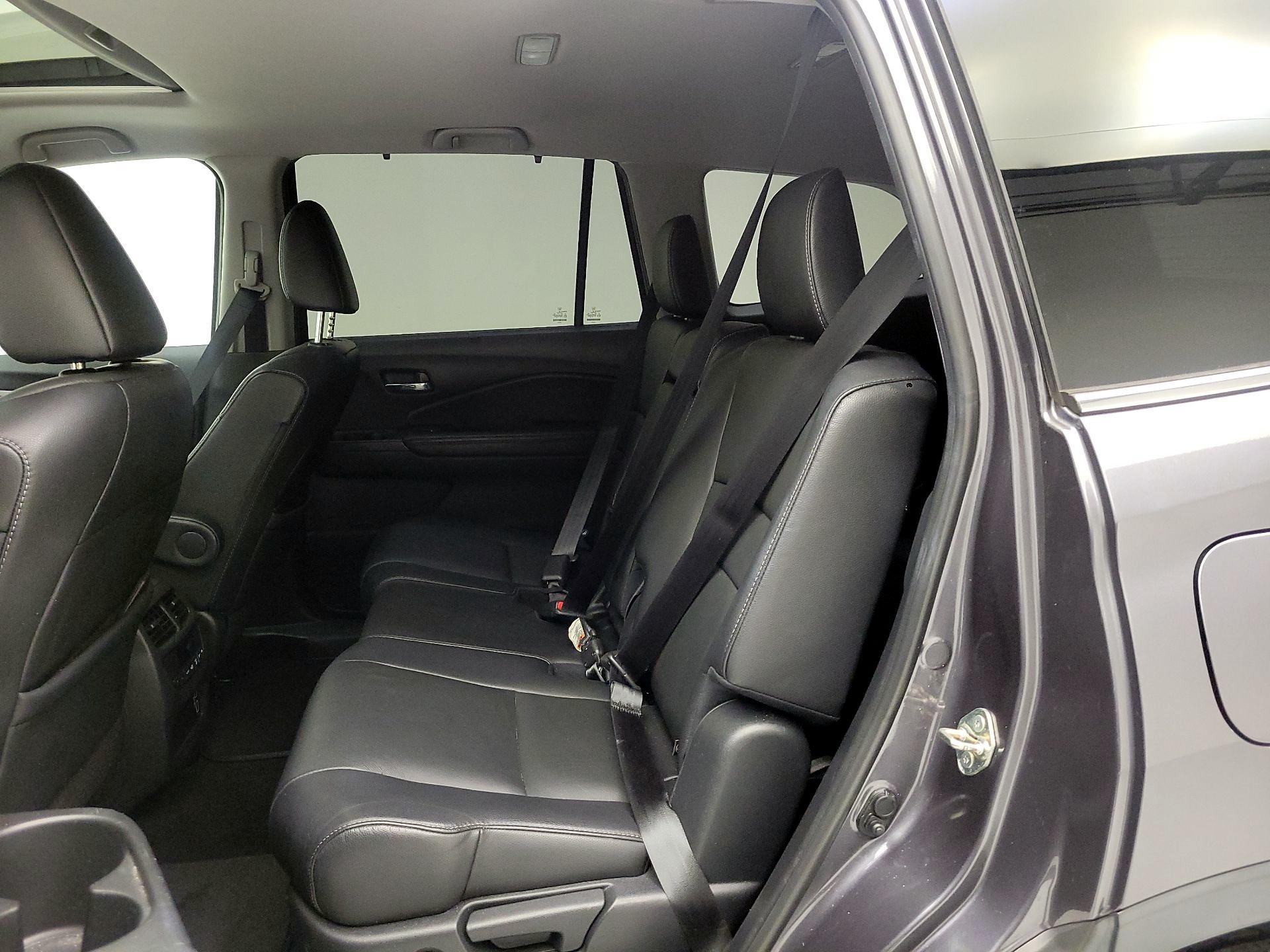 Thumbnail: 2019 Honda Pilot - 18