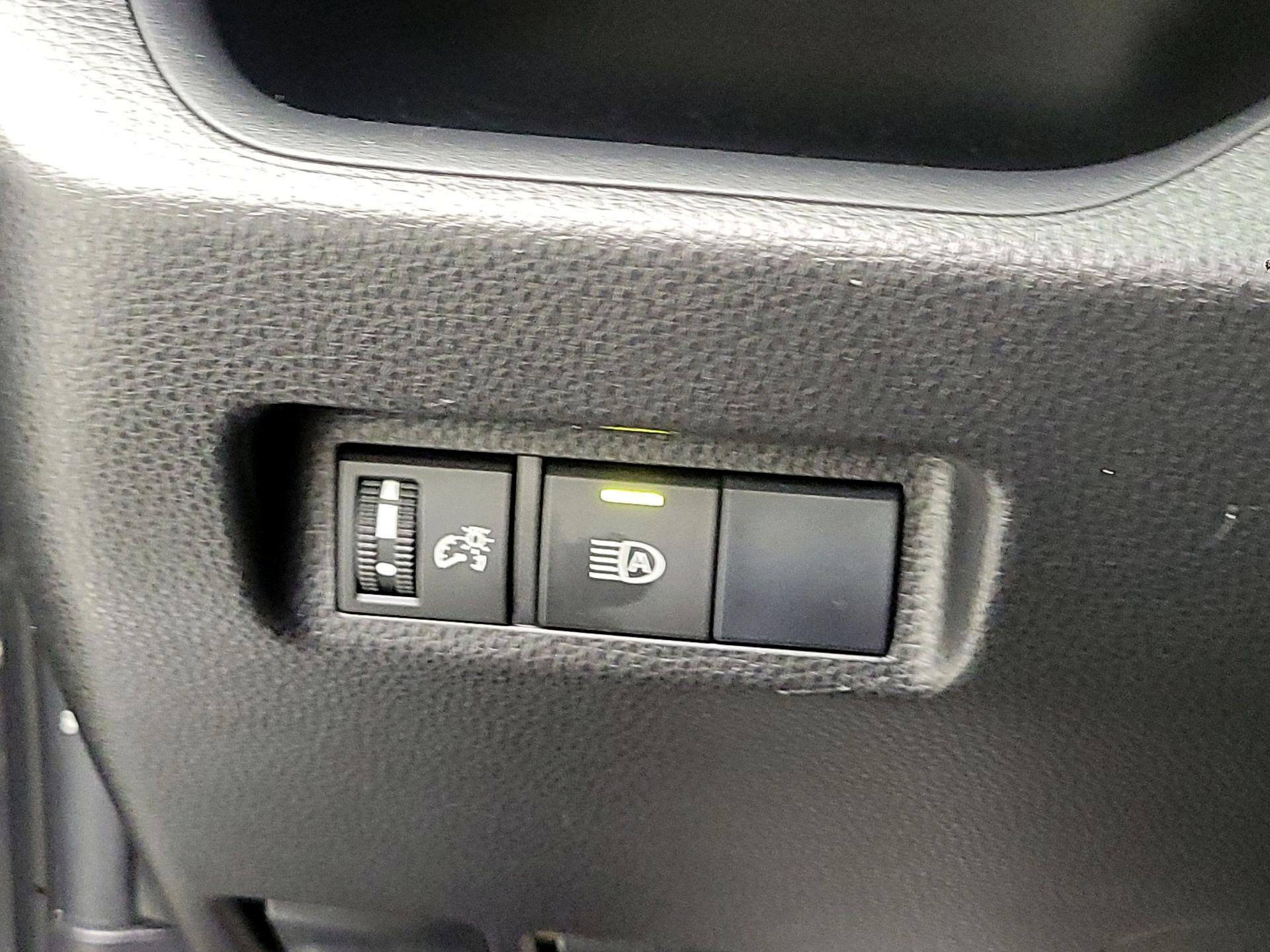 Thumbnail: 2019 Toyota RAV4 - 11