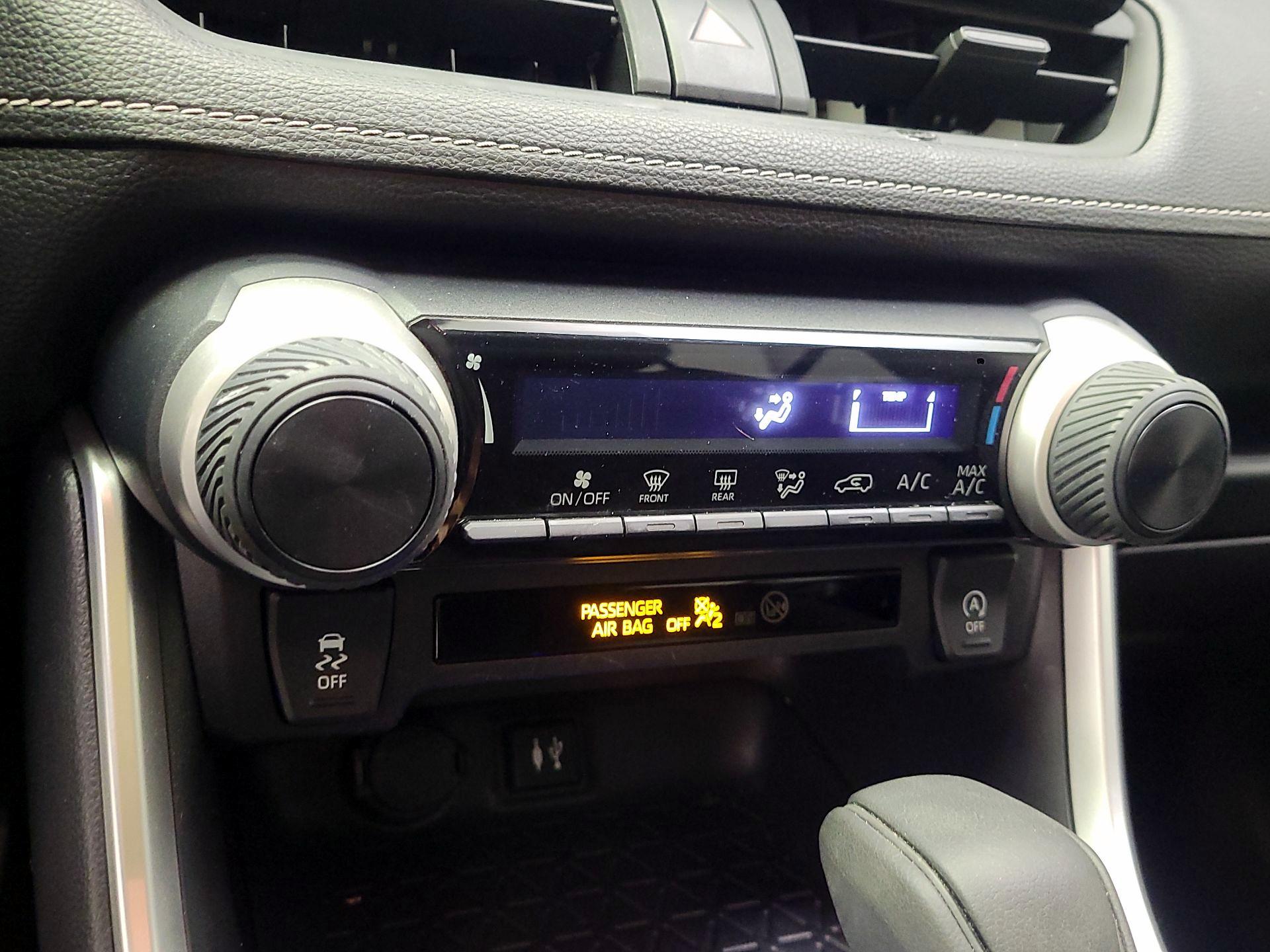 Thumbnail: 2019 Toyota RAV4 - 14