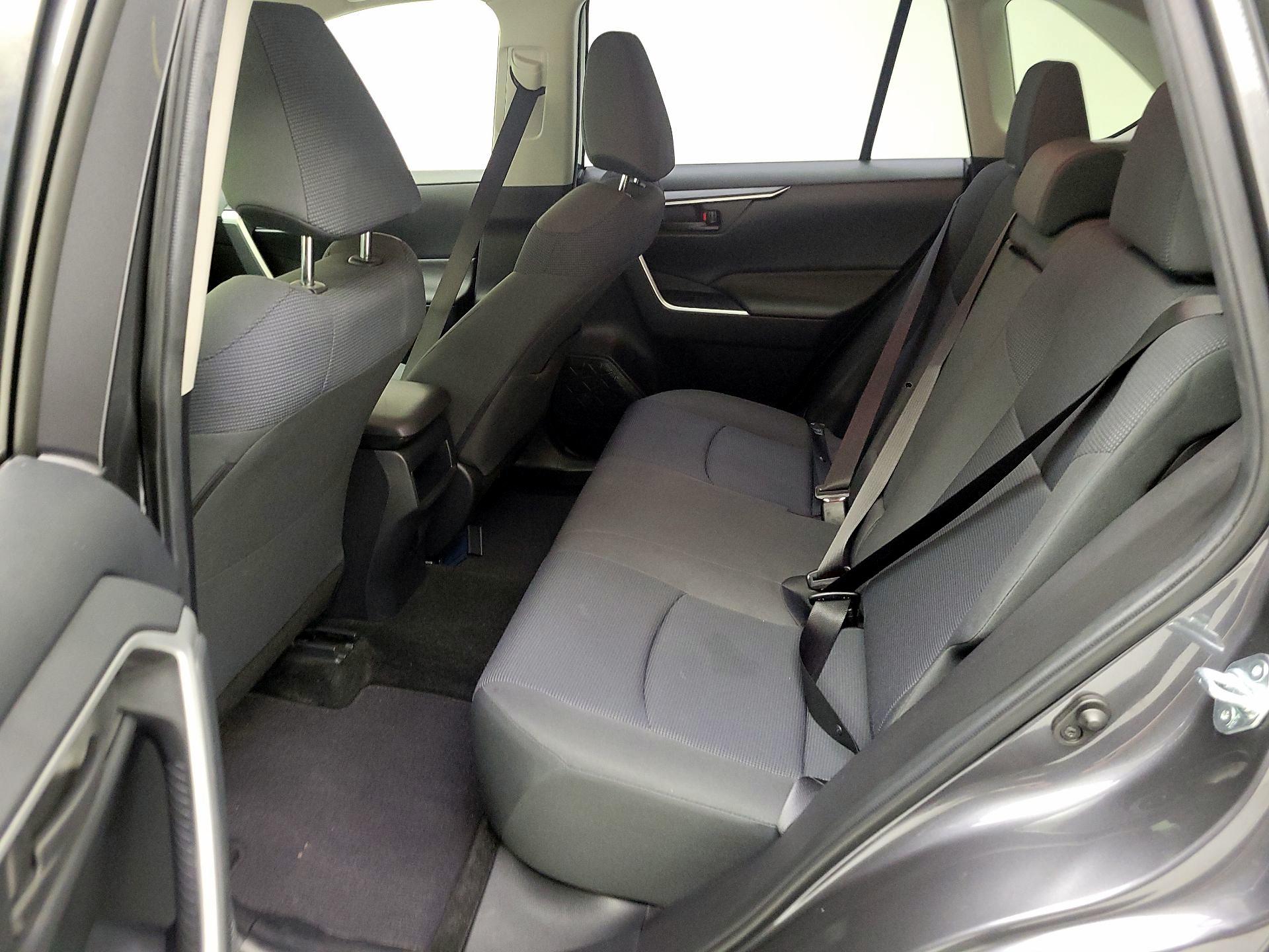 Thumbnail: 2019 Toyota RAV4 - 17