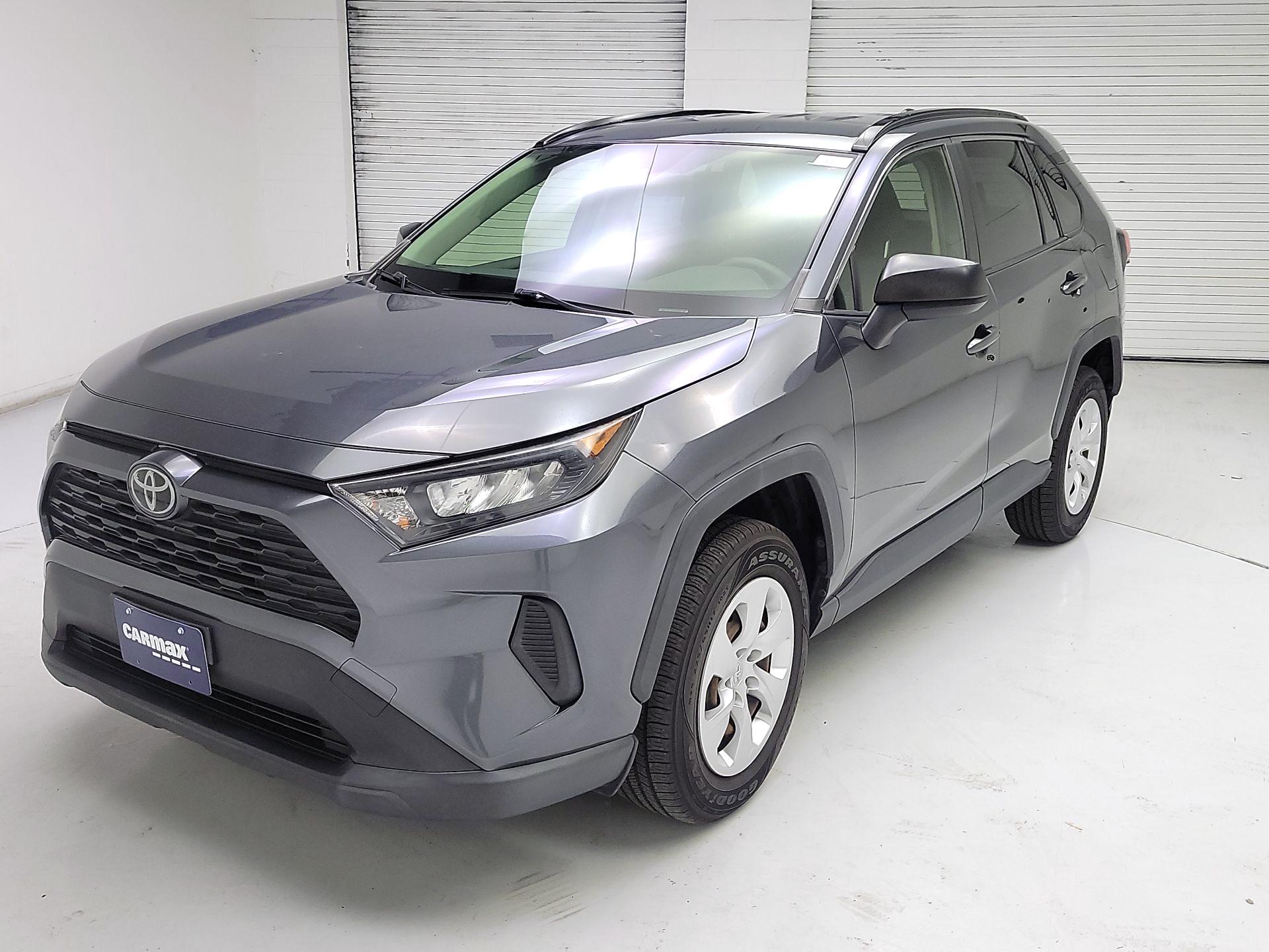 Thumbnail: 2019 Toyota RAV4 - 3
