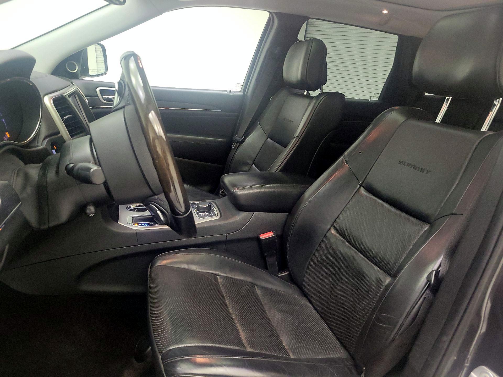 Thumbnail: 2017 Jeep Grand Cherokee - 9