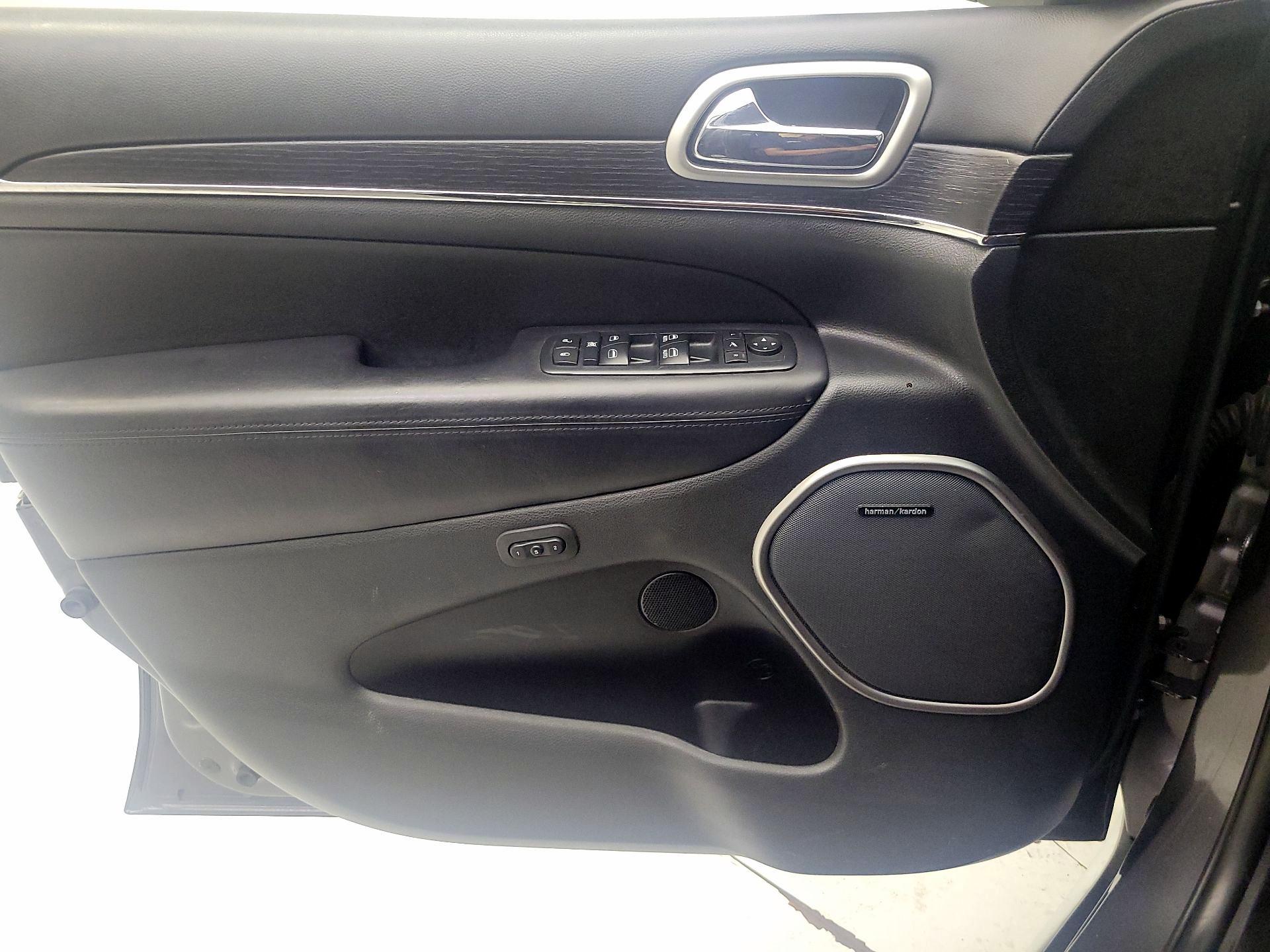 Thumbnail: 2017 Jeep Grand Cherokee - 10