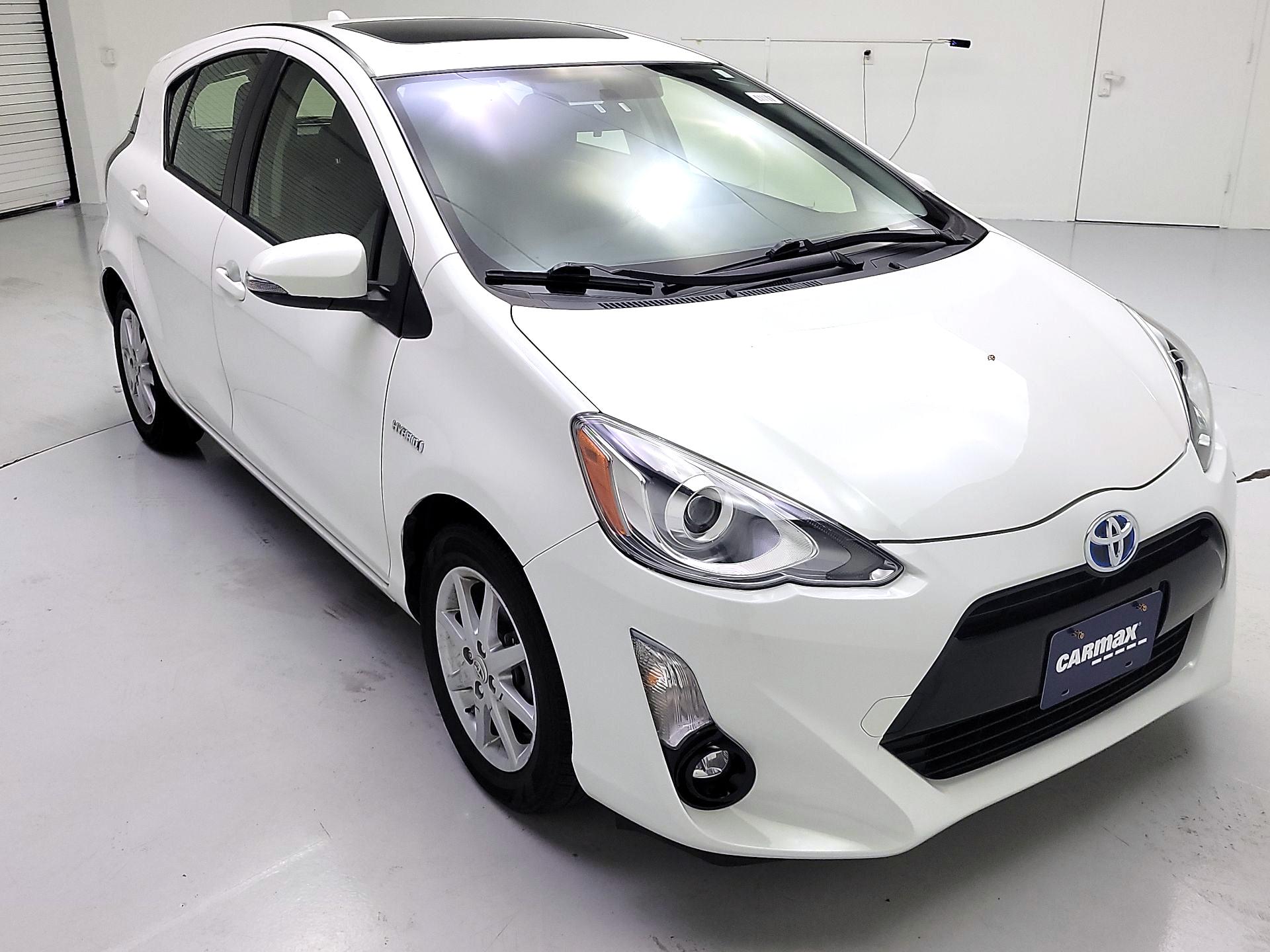 Thumbnail: 2015 Toyota Prius c - 1