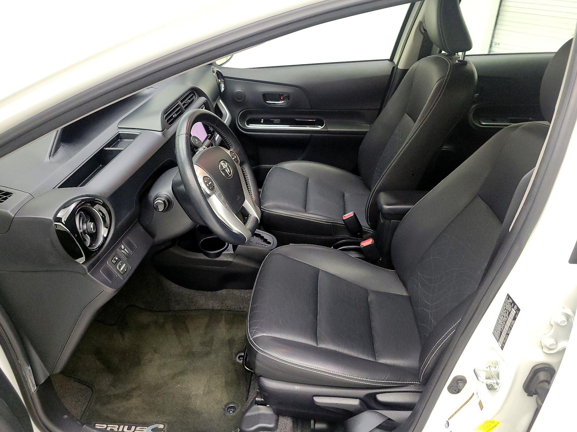 Thumbnail: 2015 Toyota Prius c - 9