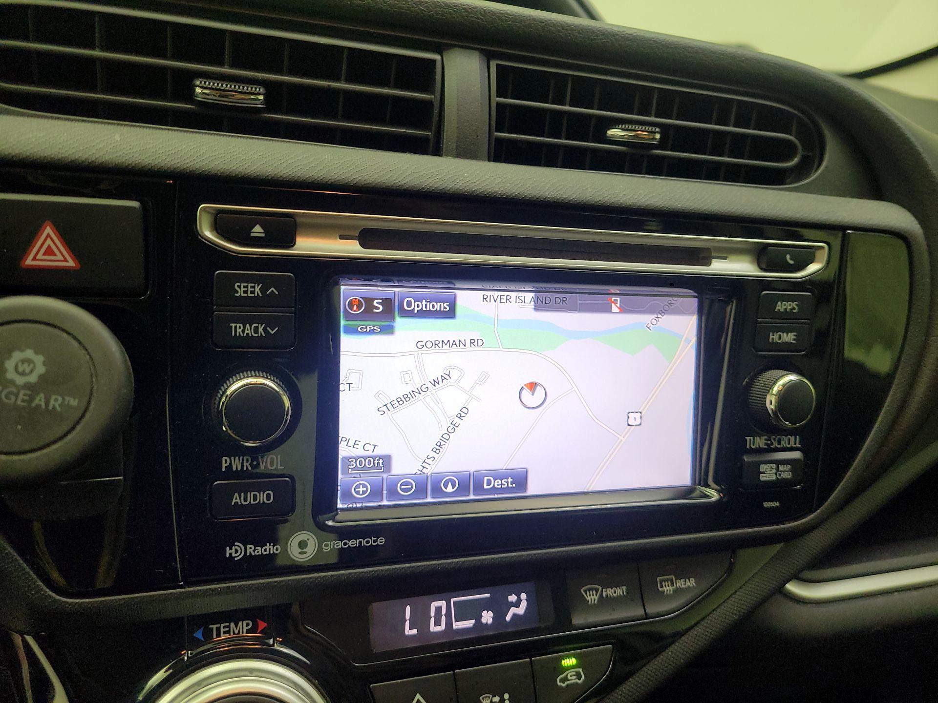 Thumbnail: 2015 Toyota Prius c - 12