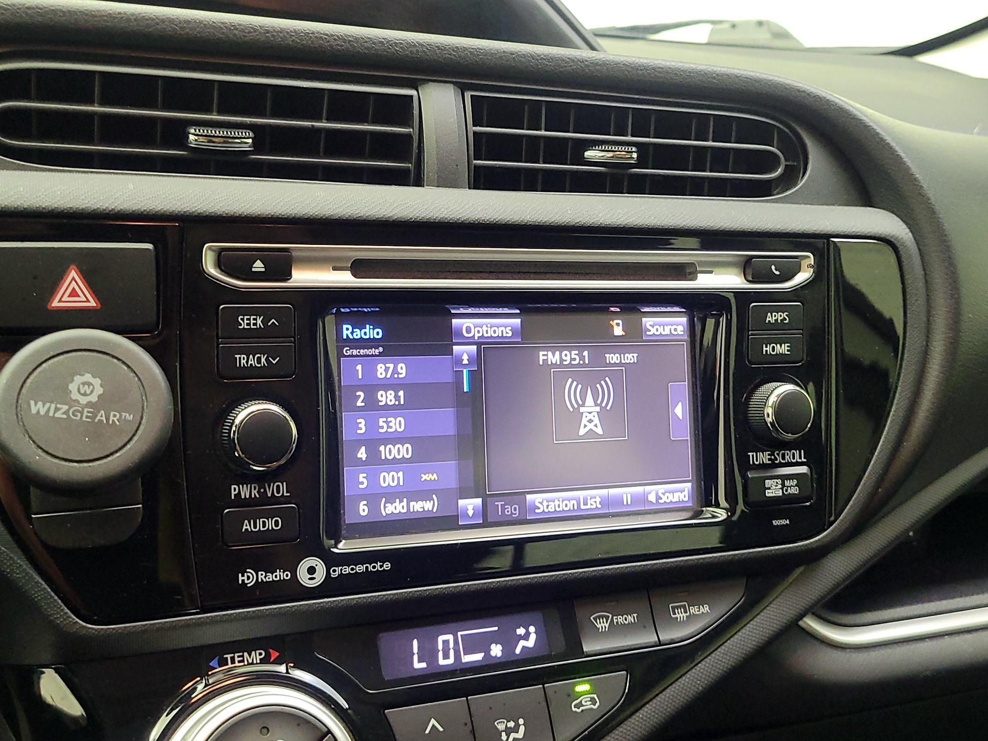 Thumbnail: 2015 Toyota Prius c - 14