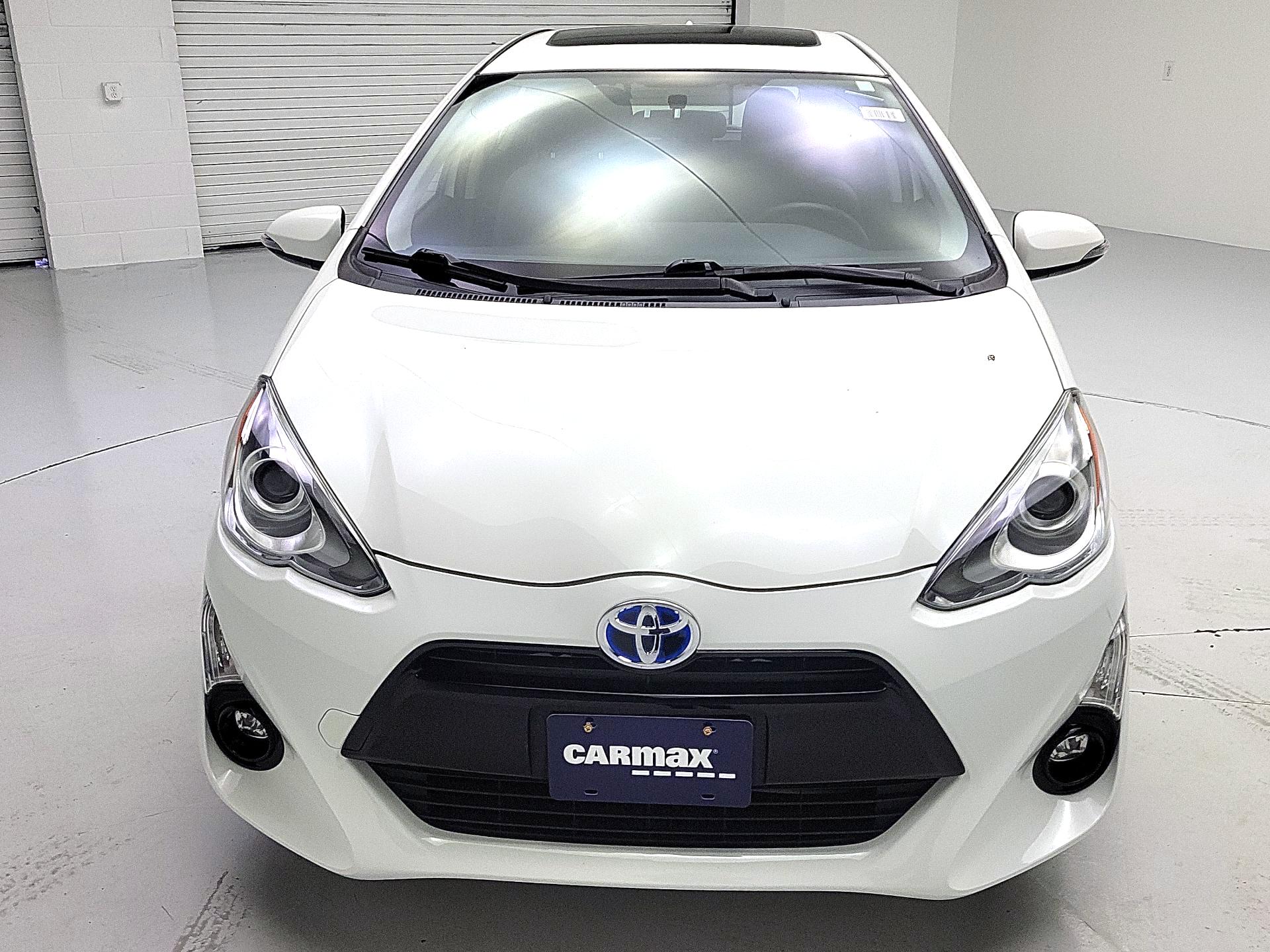 Thumbnail: 2015 Toyota Prius c - 2