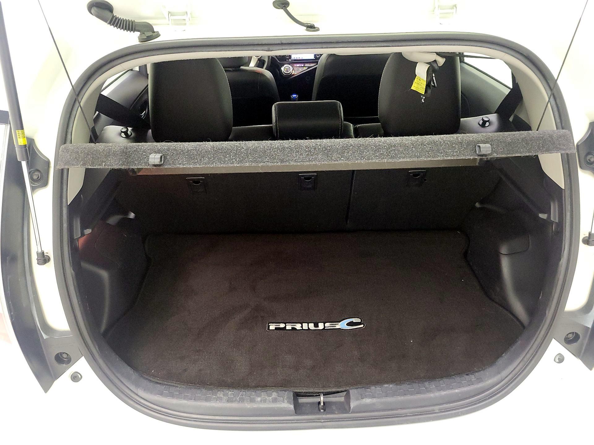 Thumbnail: 2015 Toyota Prius c - 20