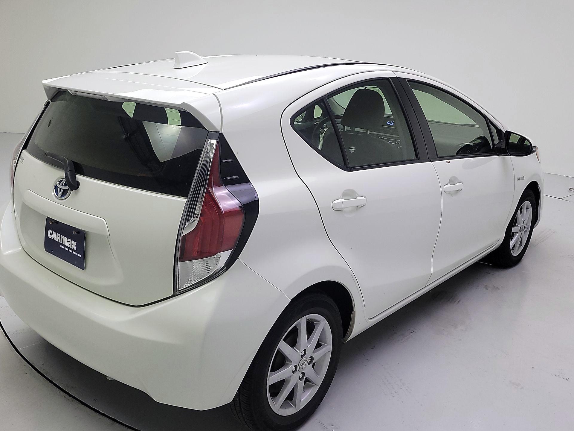 Thumbnail: 2015 Toyota Prius c - 5