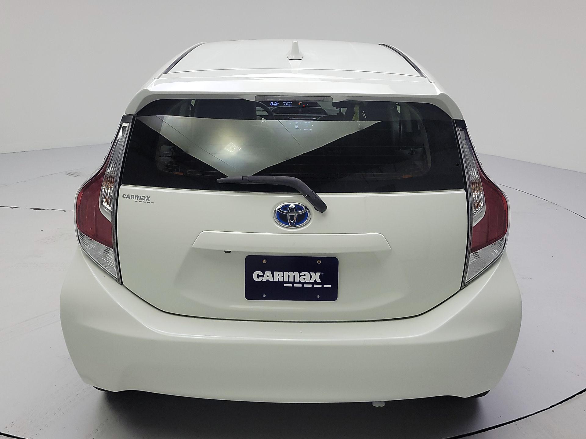 Thumbnail: 2015 Toyota Prius c - 6