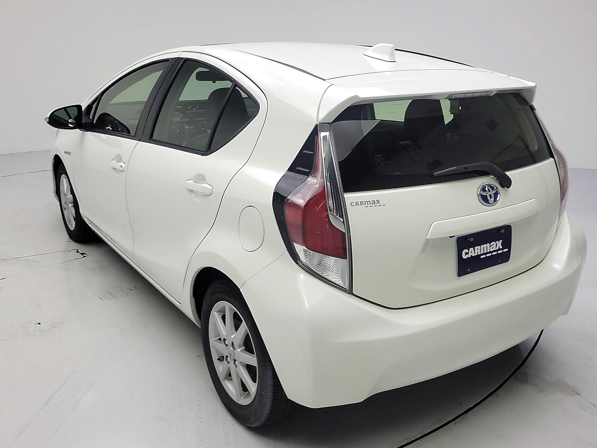 Thumbnail: 2015 Toyota Prius c - 7