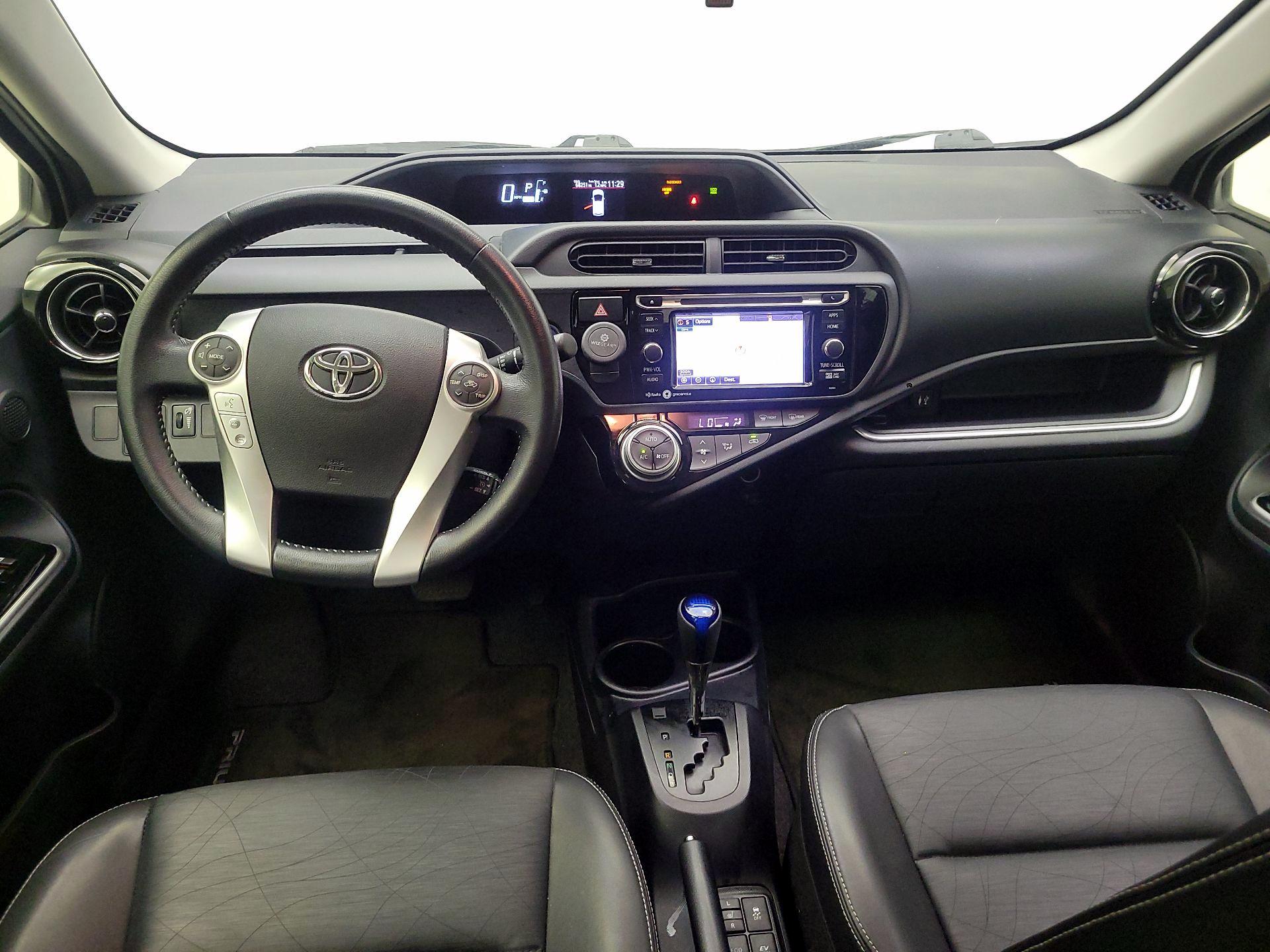 Thumbnail: 2015 Toyota Prius c - 8