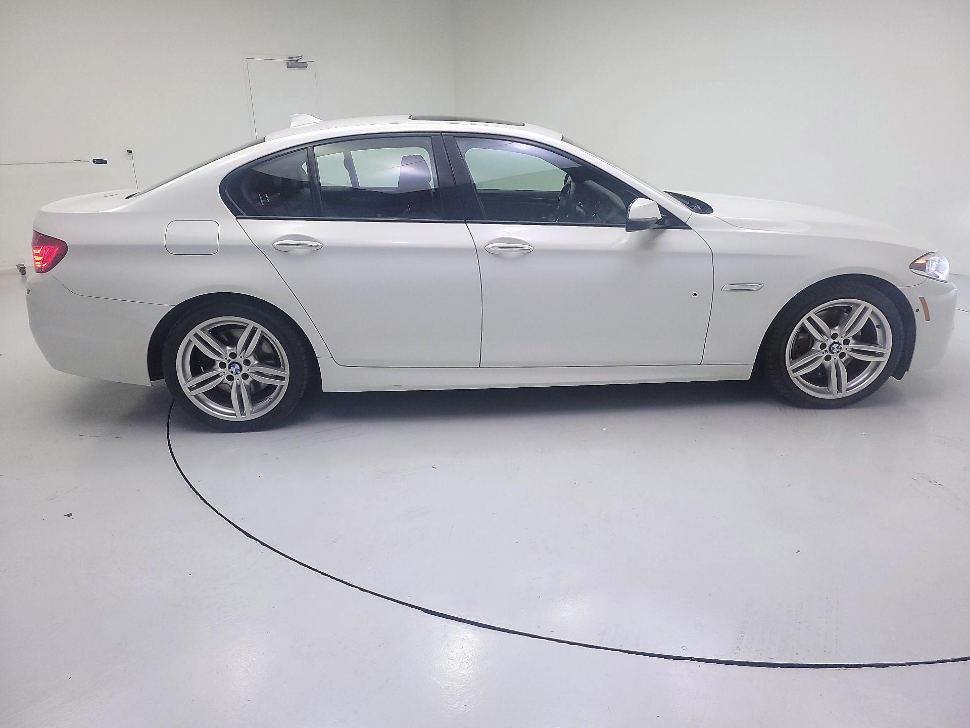 Thumbnail: 2015 BMW 5 Series - 4