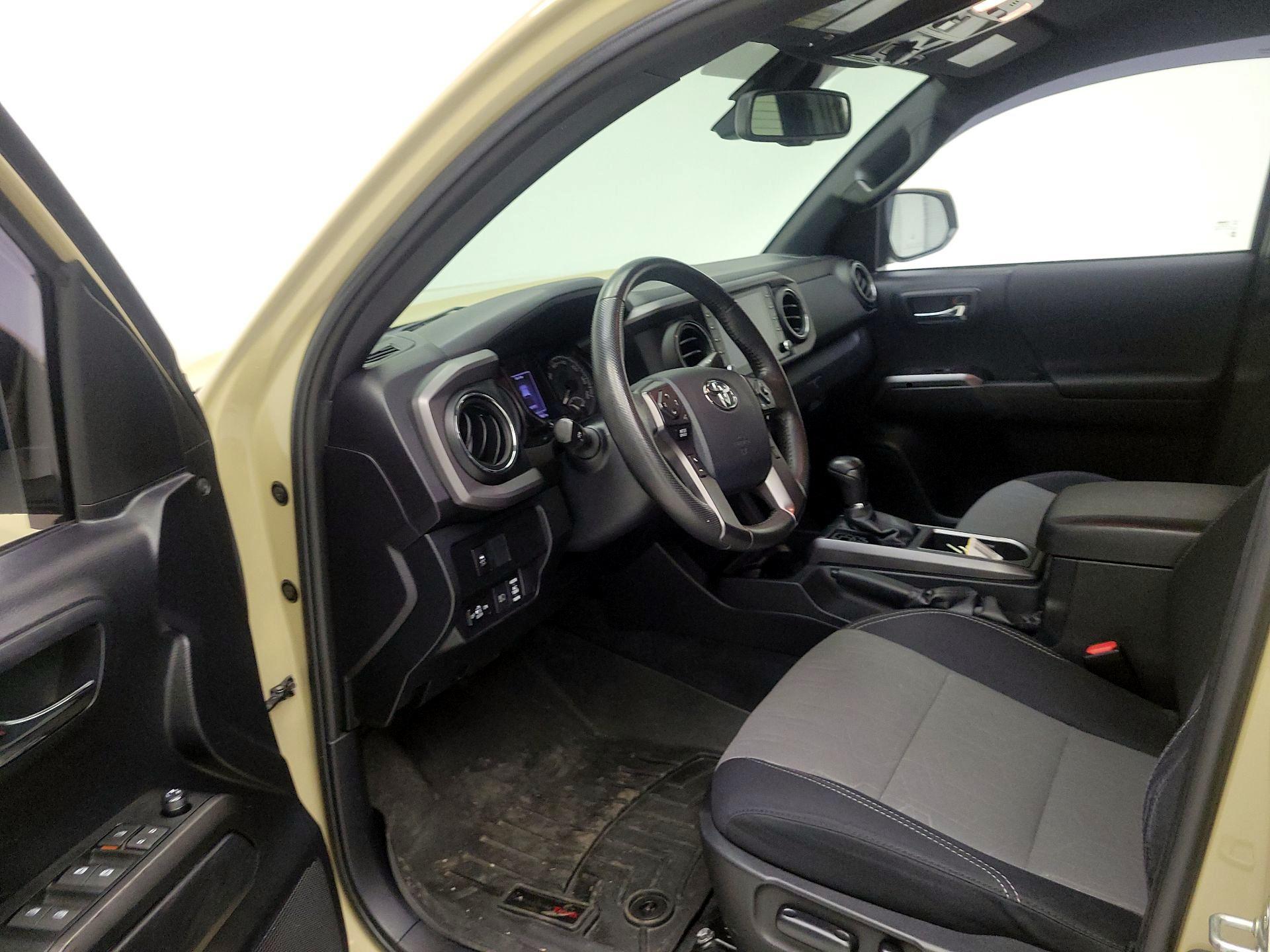 Thumbnail: 2020 Toyota Tacoma - 9