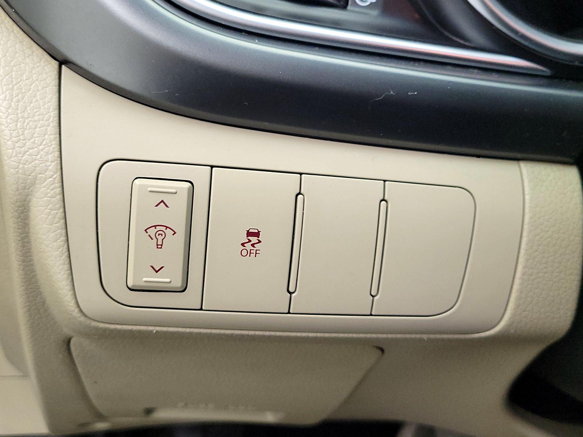 Thumbnail: 2015 Kia Optima - 11