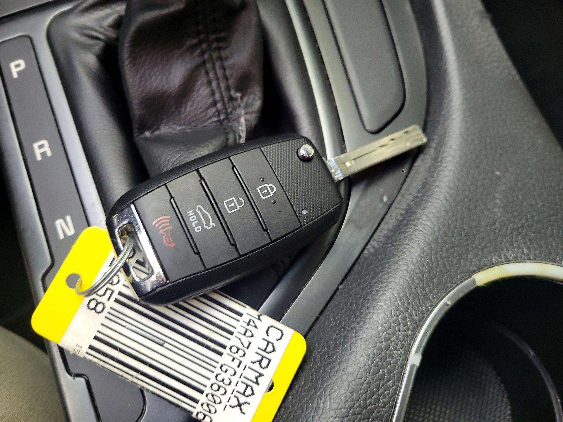 Thumbnail: 2015 Kia Optima - 19