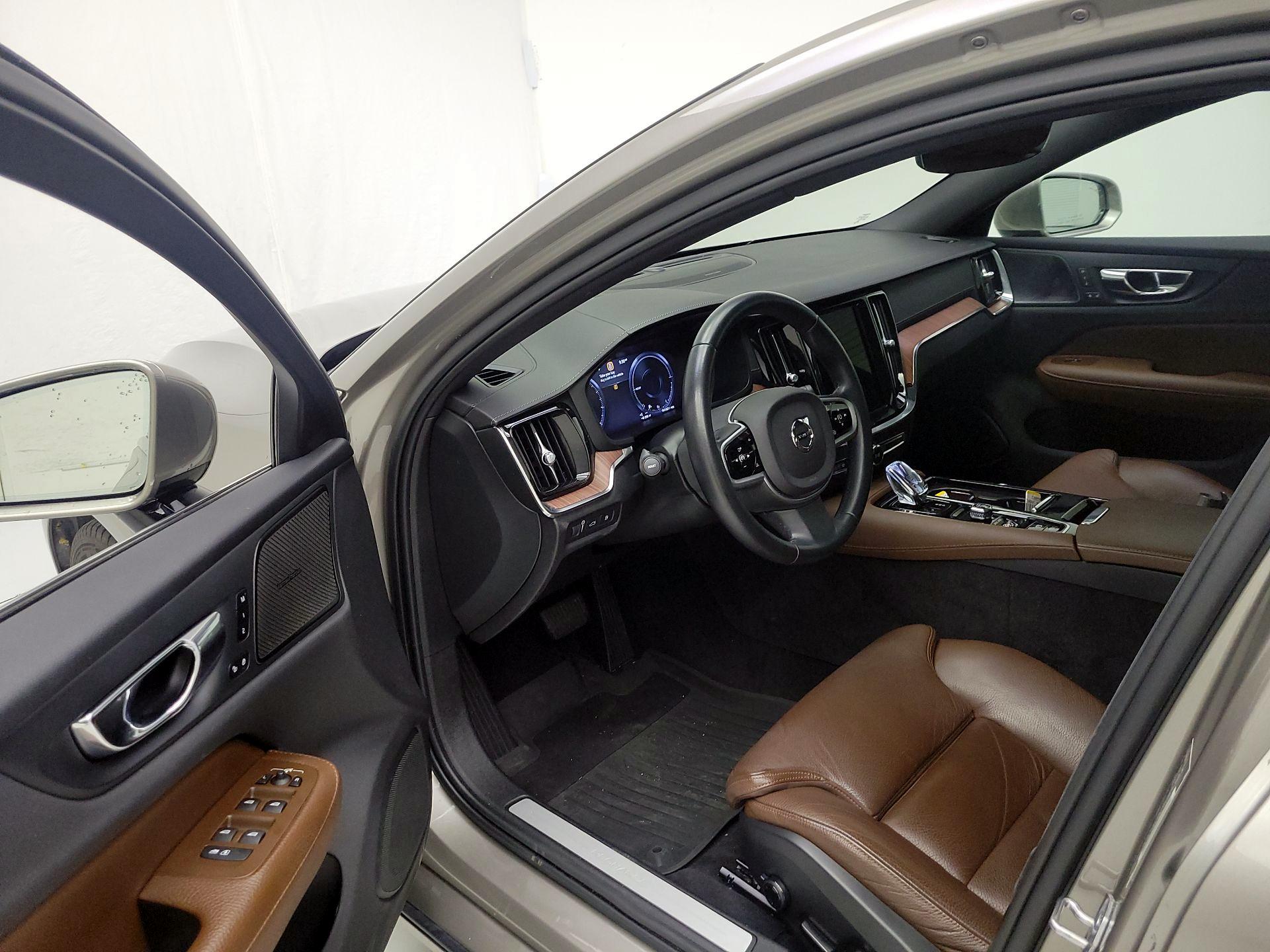 Thumbnail: 2021 Volvo S60 - 9